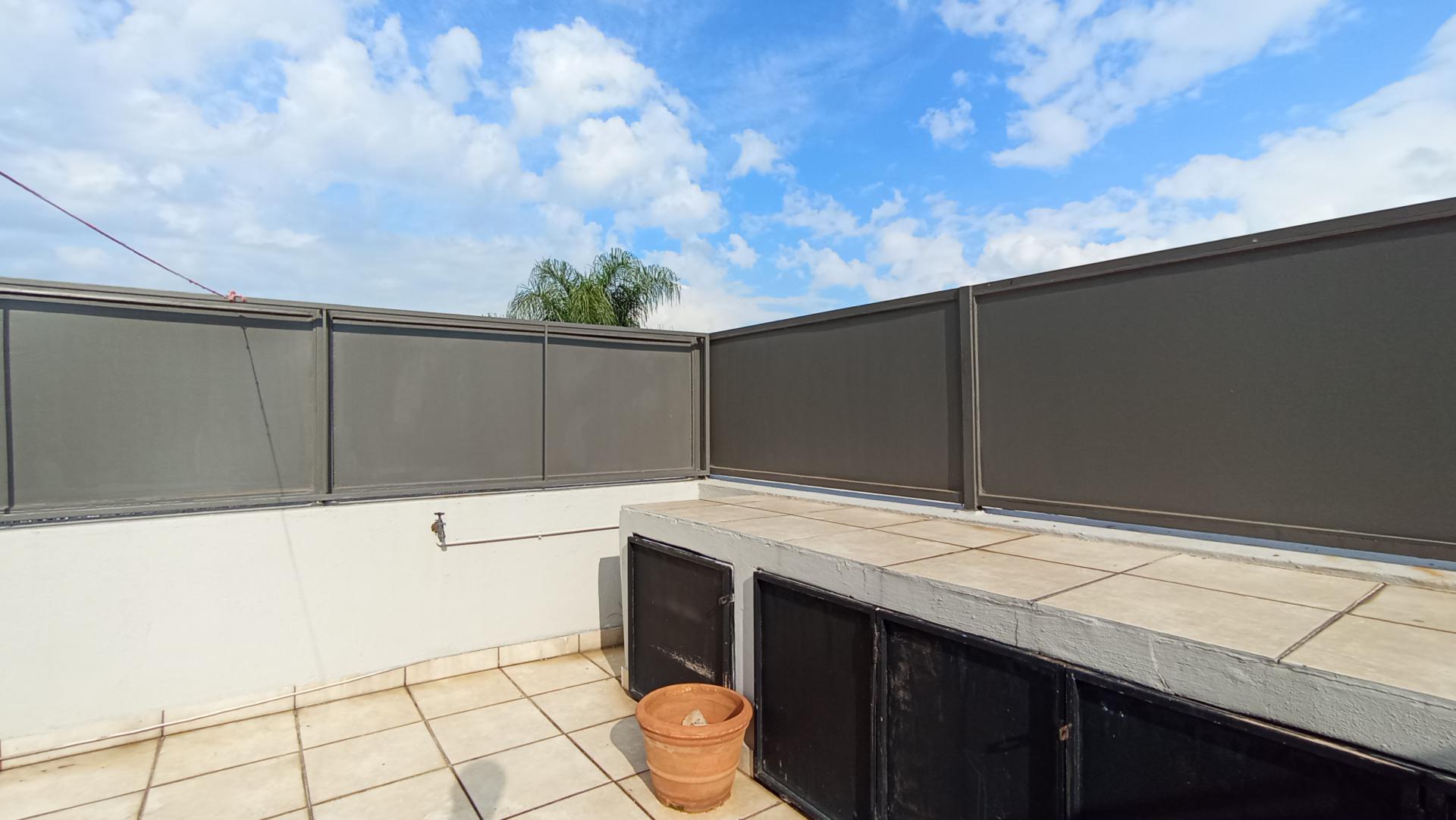 Entertainment - 65 square meters of property in Oaklands - JHB