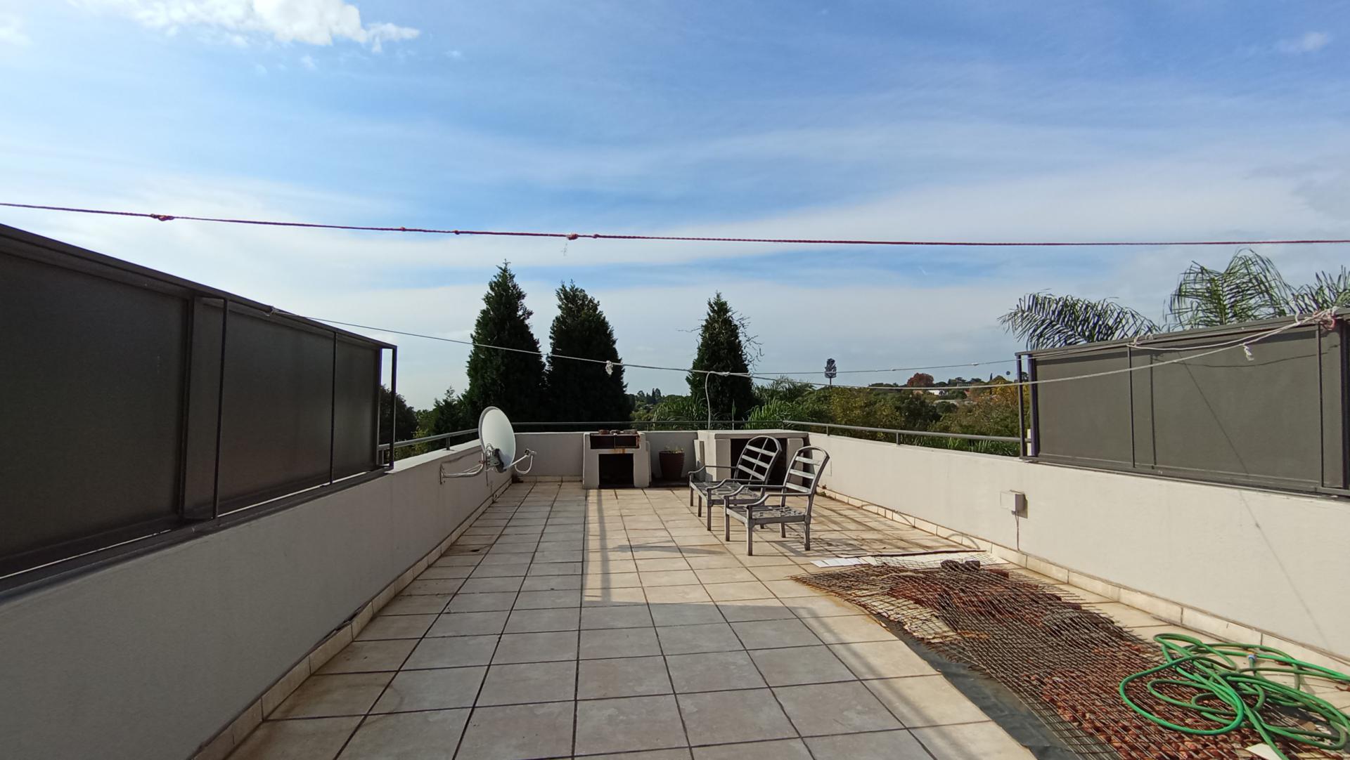 Entertainment - 65 square meters of property in Oaklands - JHB