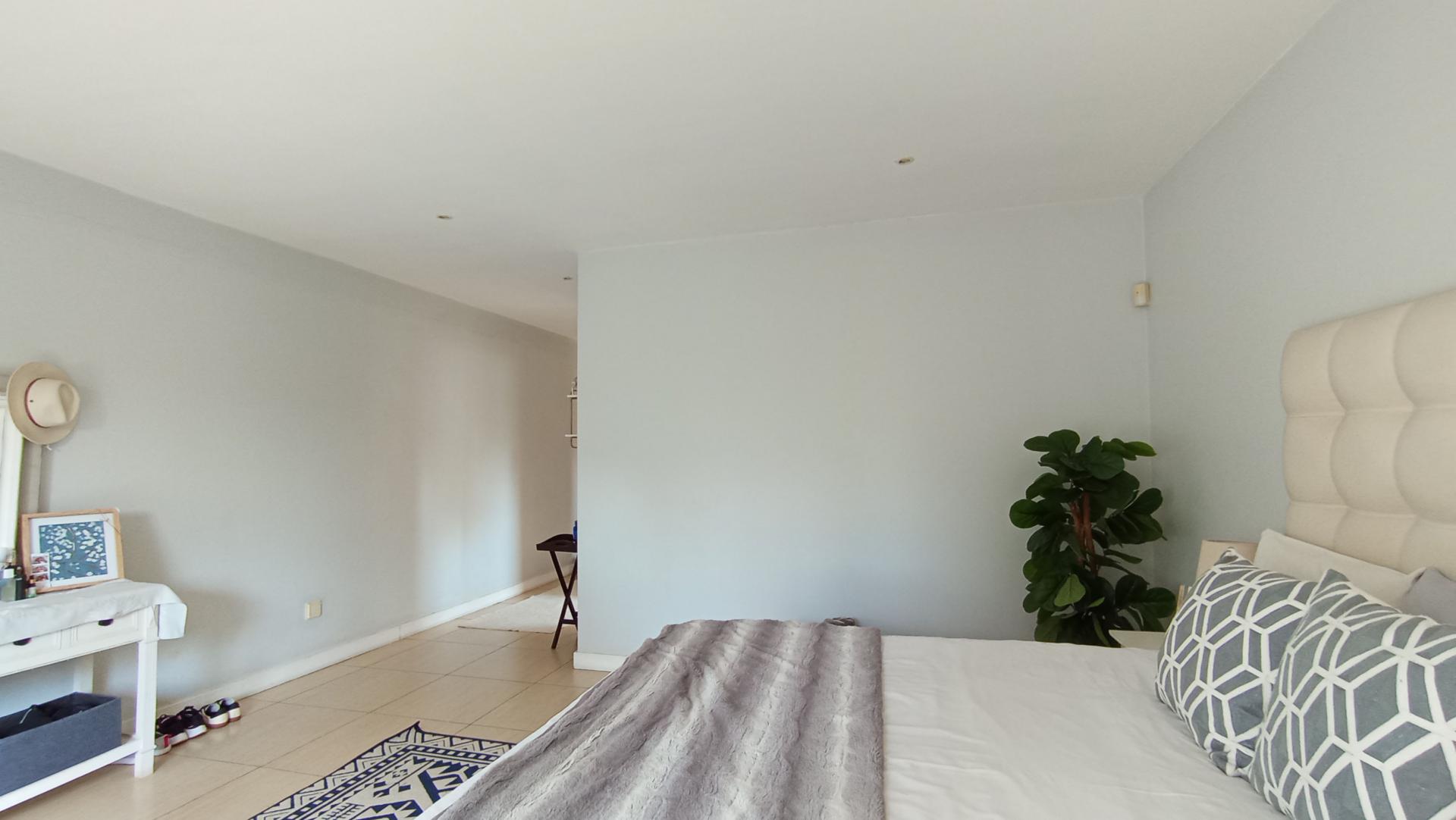 Main Bedroom - 49 square meters of property in Oaklands - JHB