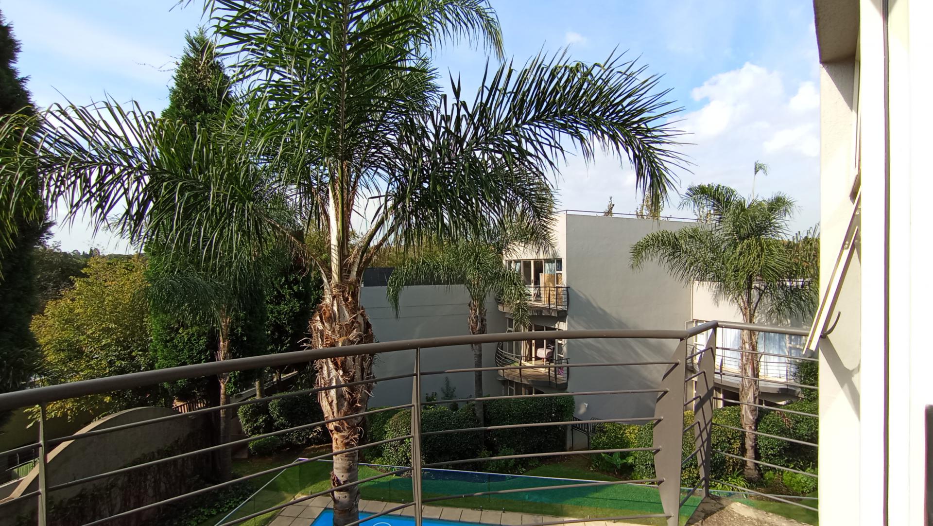 Balcony - 9 square meters of property in Oaklands - JHB