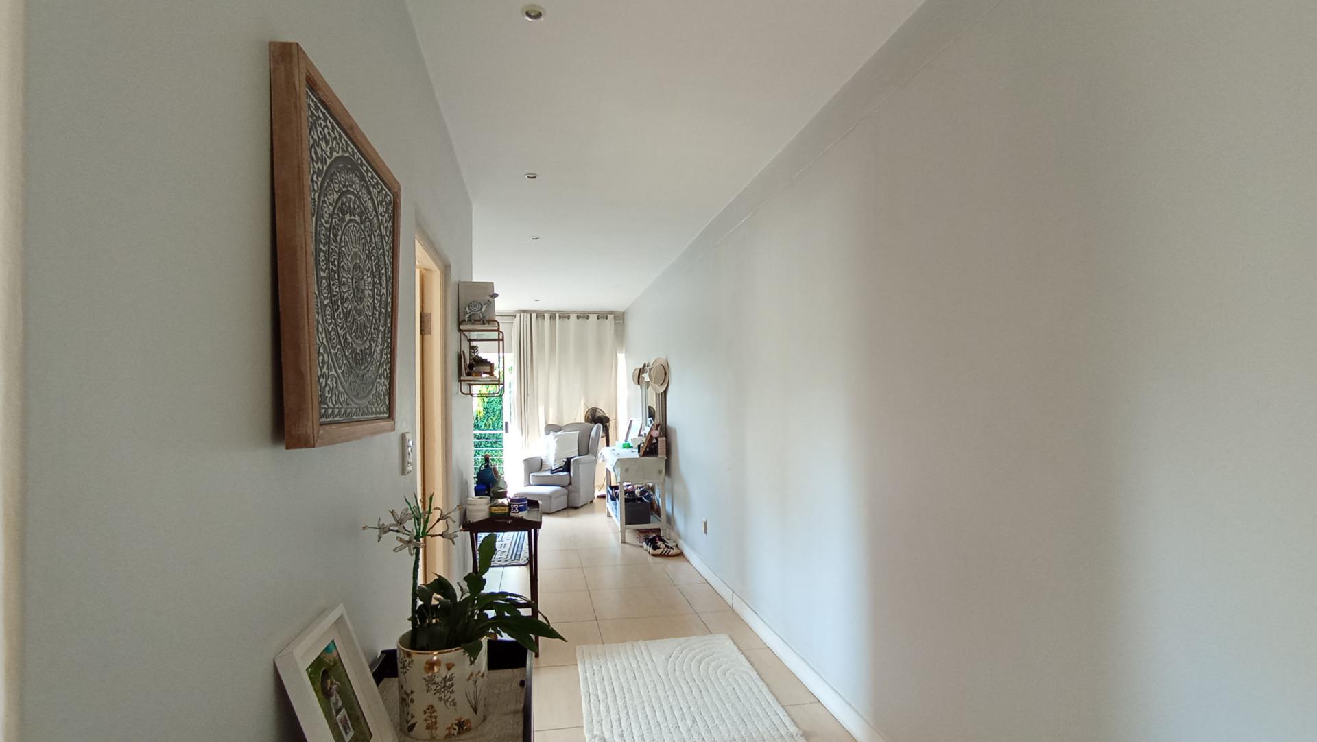 Main Bedroom - 49 square meters of property in Oaklands - JHB