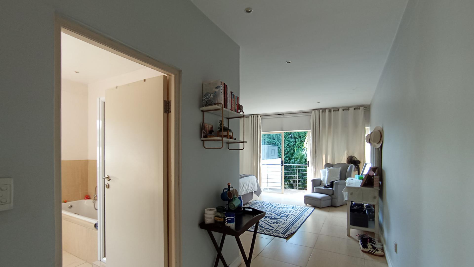 Main Bedroom - 49 square meters of property in Oaklands - JHB