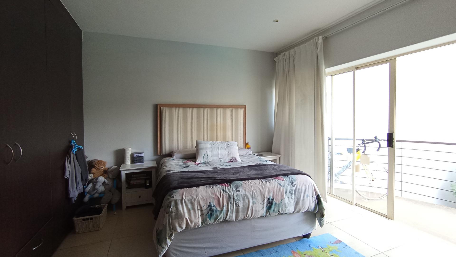 Bed Room 2 - 21 square meters of property in Oaklands - JHB