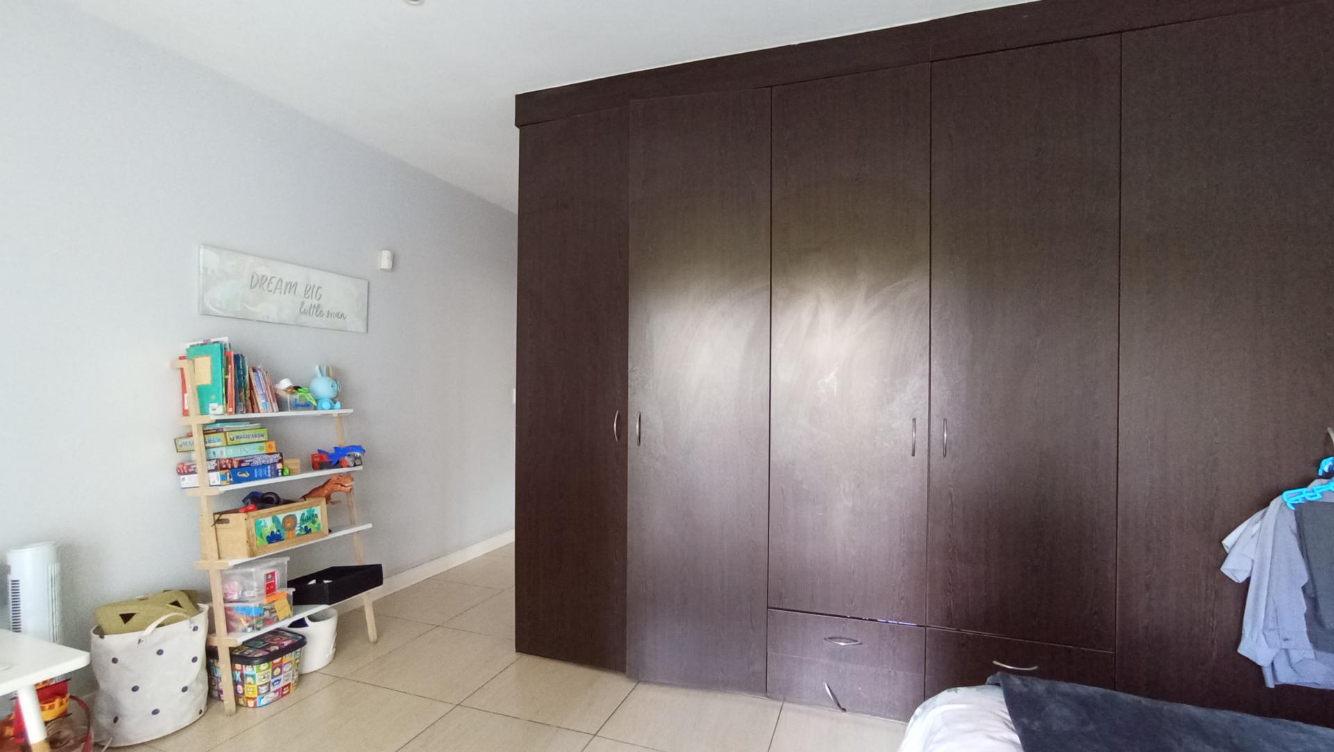 Bed Room 2 - 21 square meters of property in Oaklands - JHB