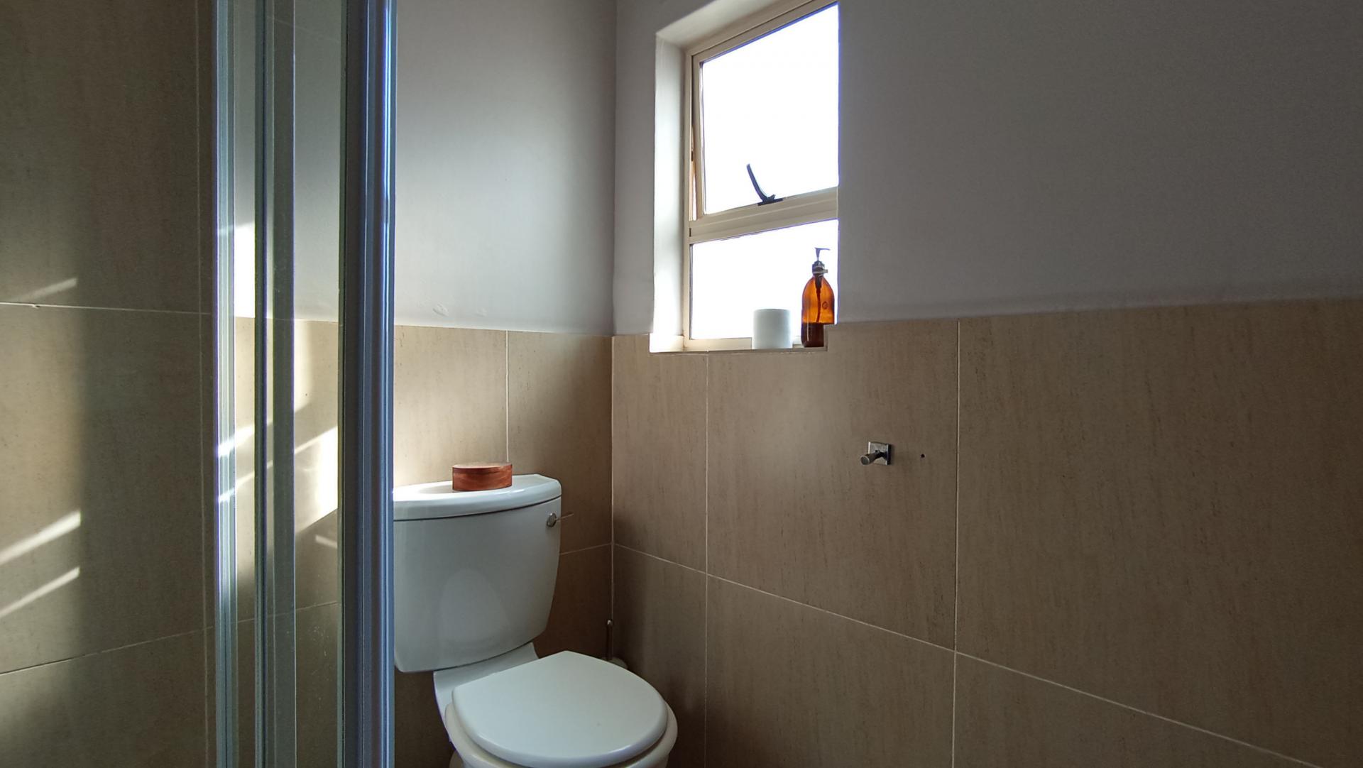 Bathroom 2 - 9 square meters of property in Oaklands - JHB