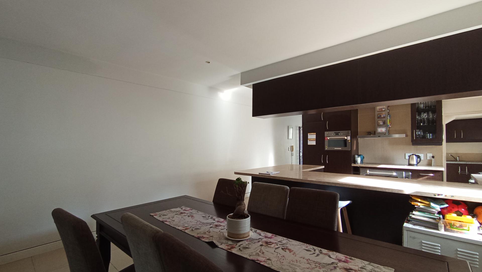 Dining Room - 16 square meters of property in Oaklands - JHB