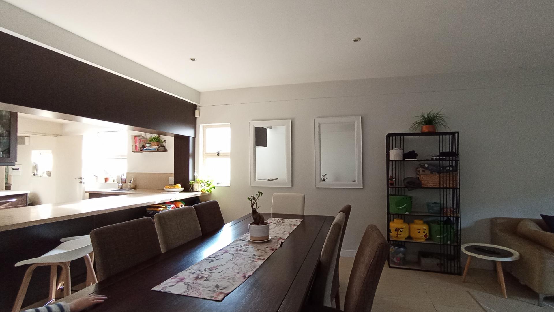 Dining Room - 16 square meters of property in Oaklands - JHB