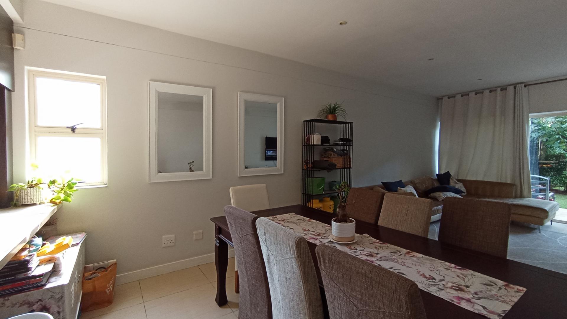 Dining Room - 16 square meters of property in Oaklands - JHB