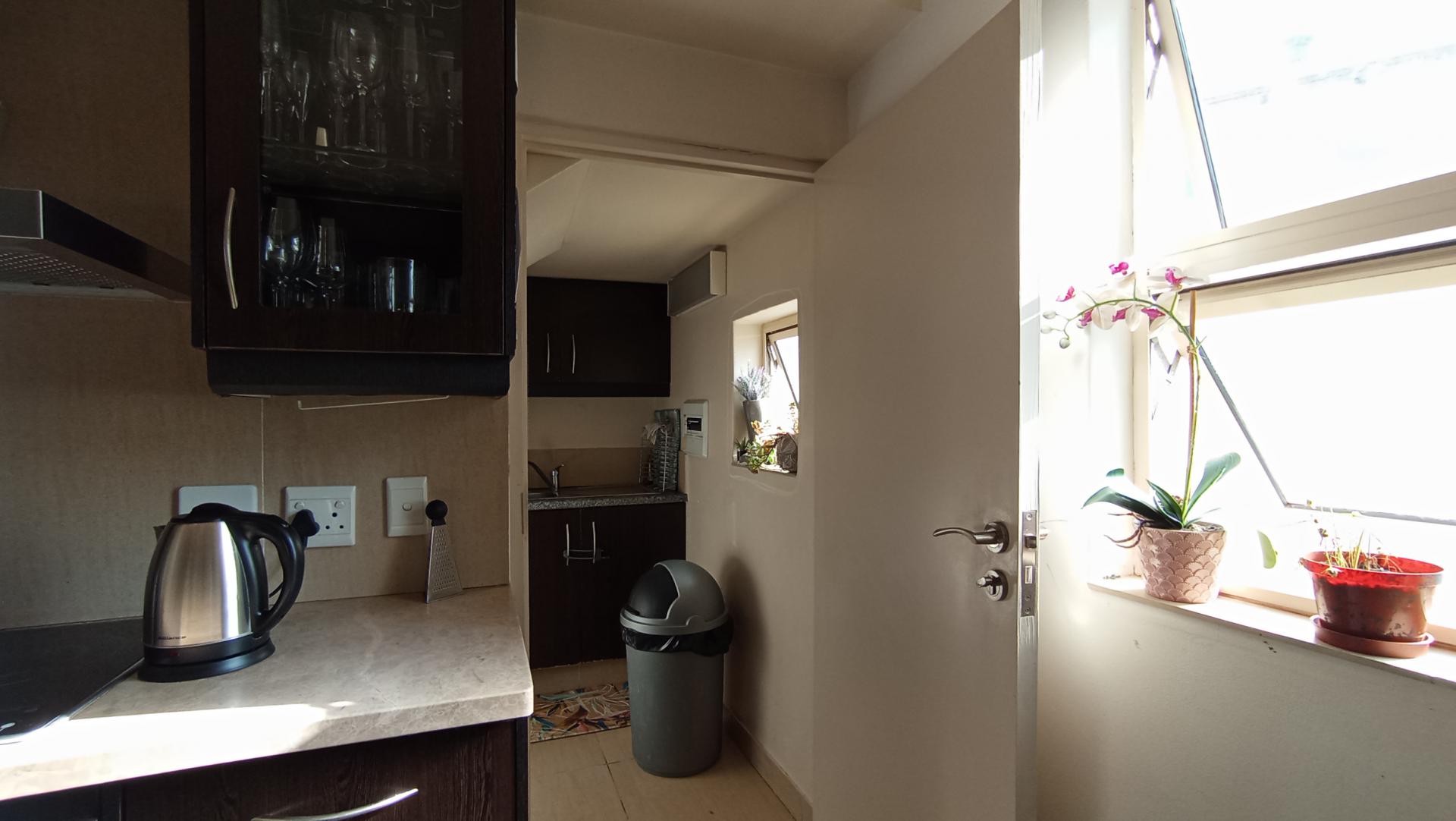 Kitchen - 14 square meters of property in Oaklands - JHB