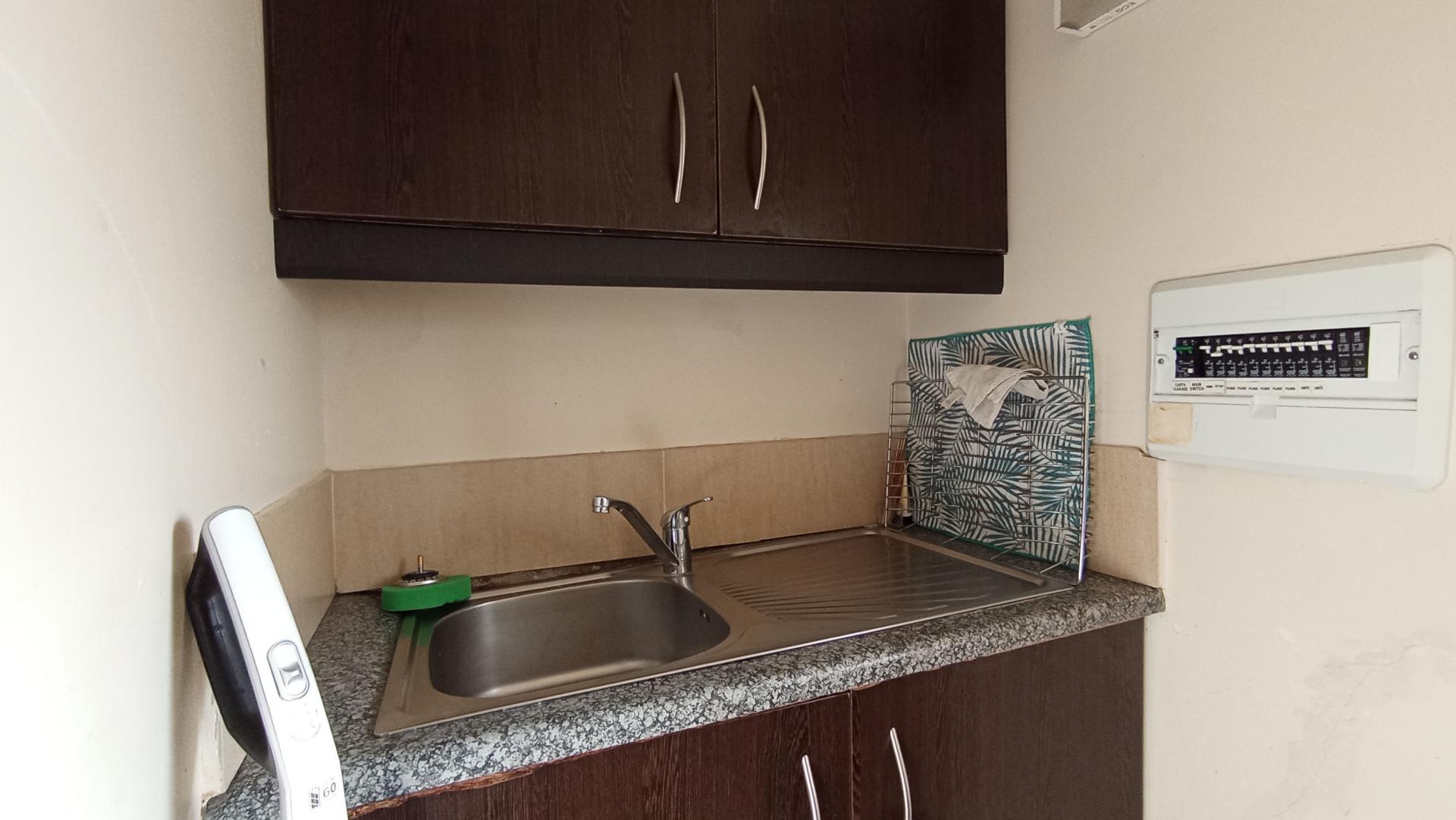 Scullery - 4 square meters of property in Oaklands - JHB