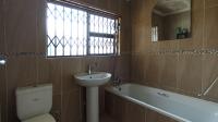 Bathroom 1 - 4 square meters of property in Lindhaven