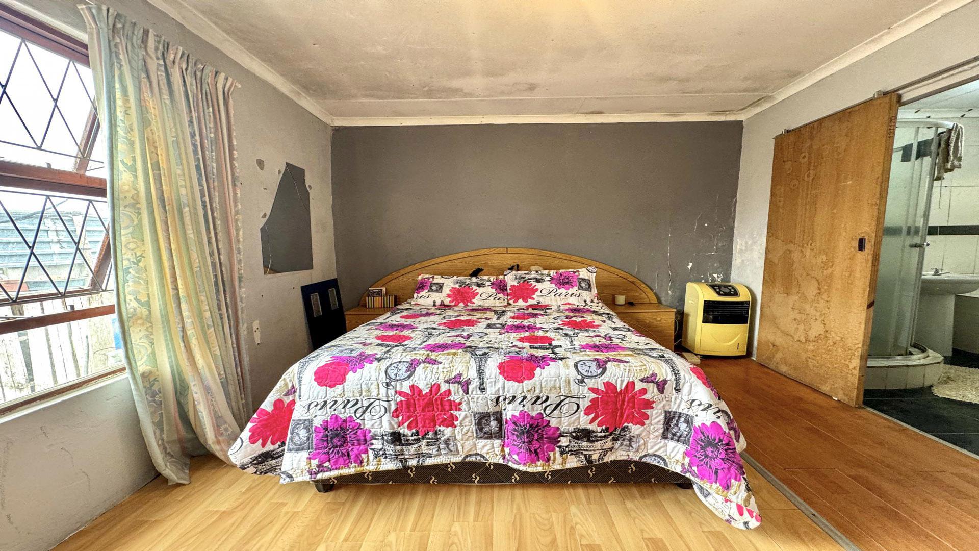 Main Bedroom of property in Hunters Retreat