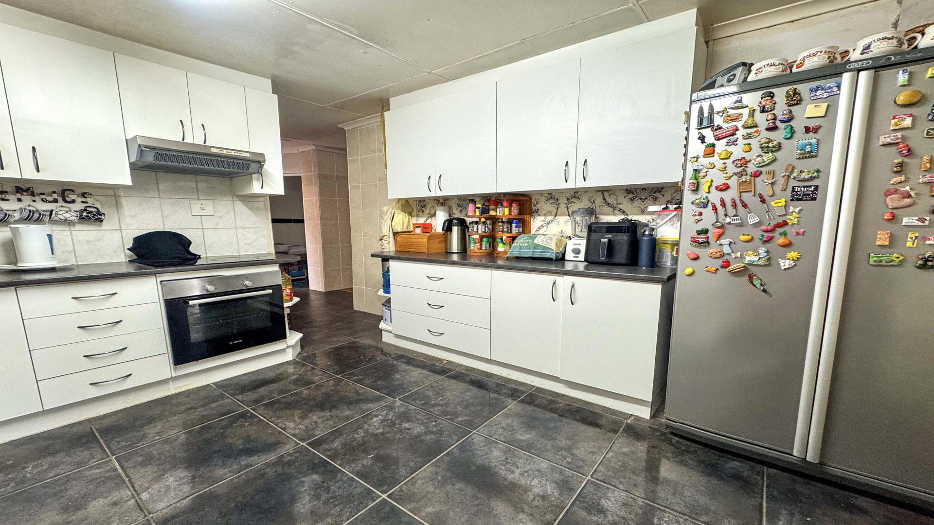 Kitchen of property in Hunters Retreat