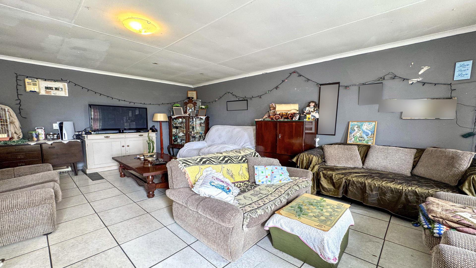 Lounges of property in Hunters Retreat