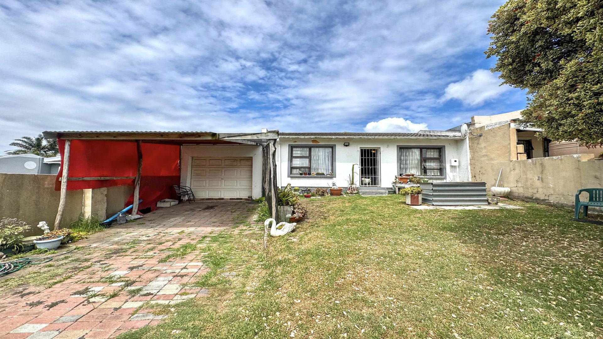 Front View of property in Hunters Retreat