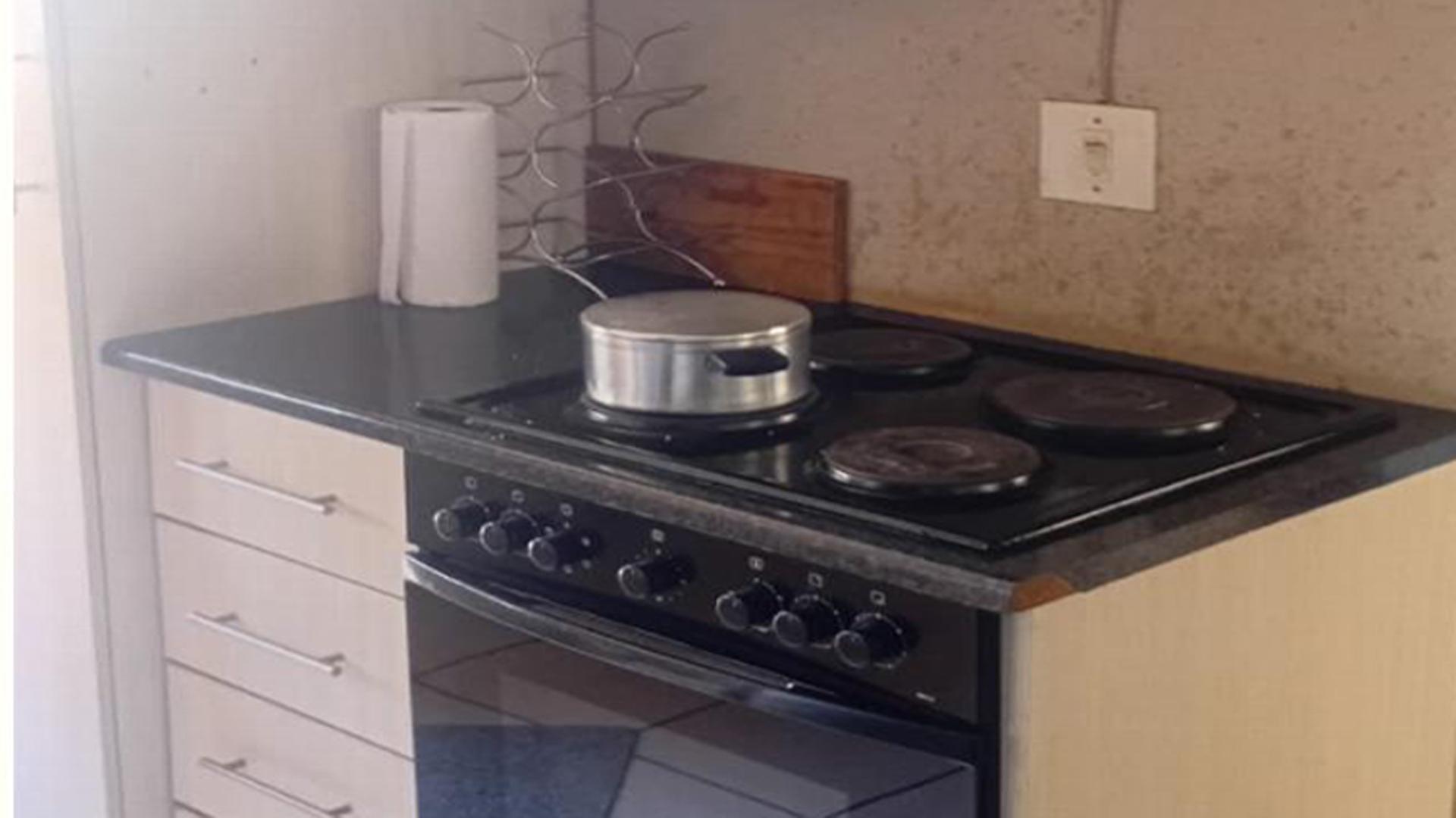 Kitchen of property in Soshanguve
