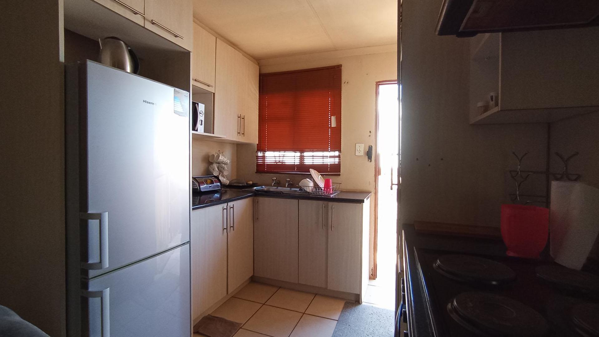 Kitchen - 7 square meters of property in Soshanguve