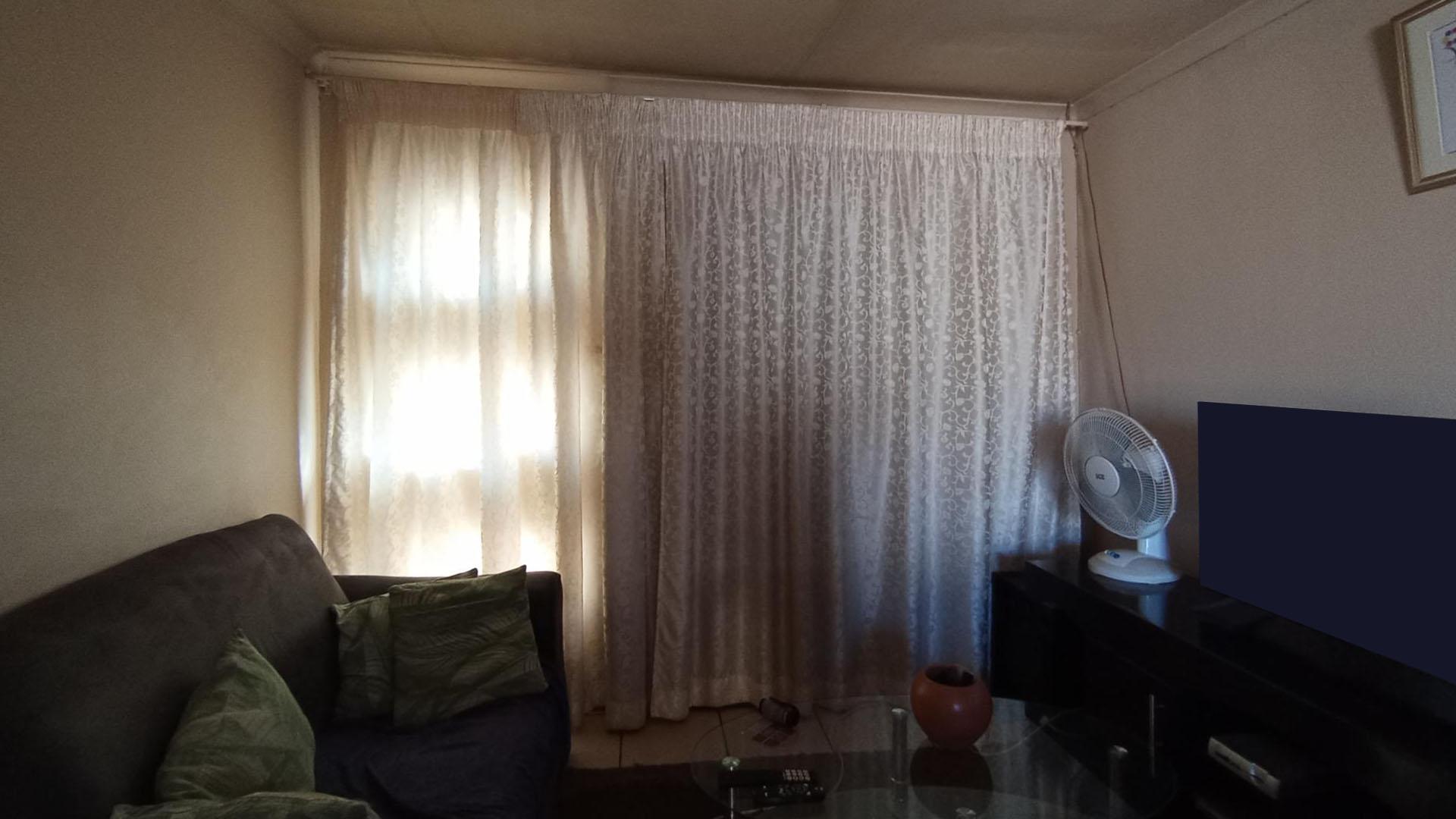 Lounges - 9 square meters of property in Soshanguve