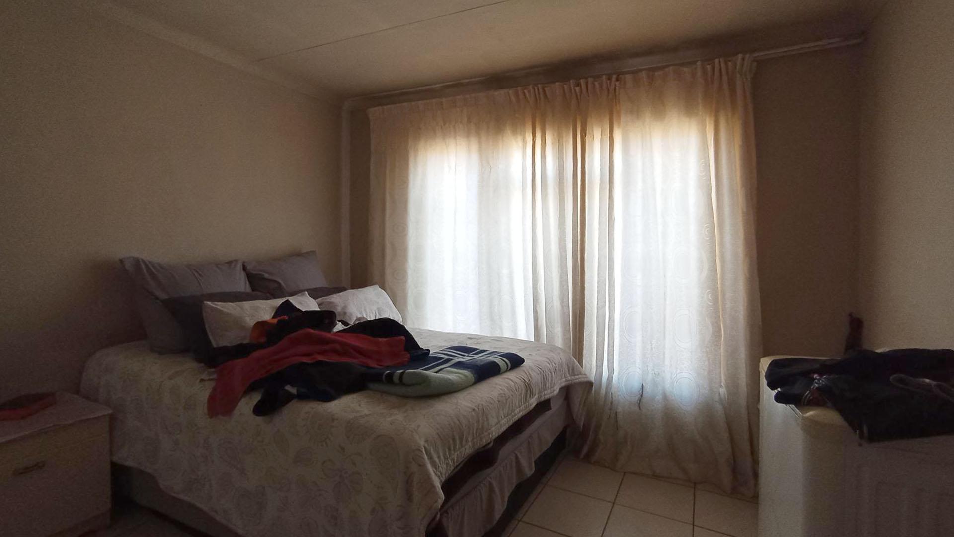 Bed Room 2 - 13 square meters of property in Soshanguve
