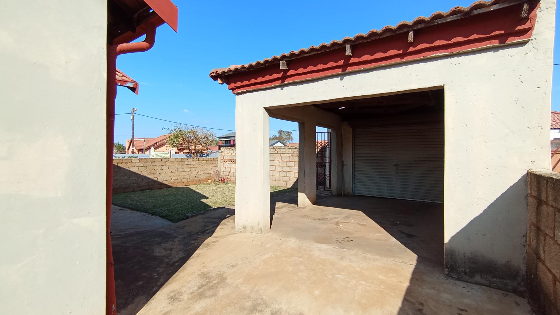 Front View of property in Soshanguve