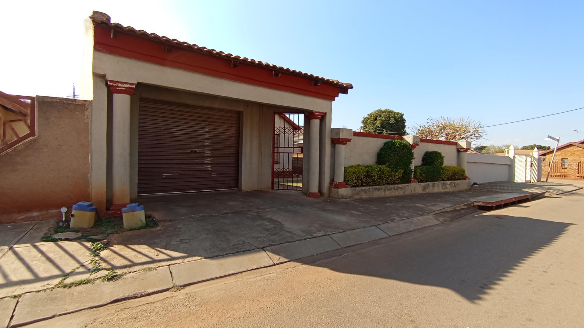 Front View of property in Soshanguve