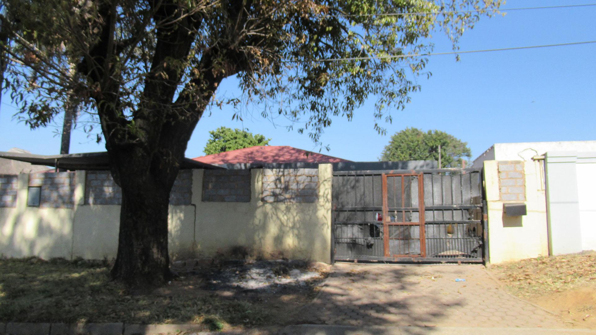 Front View of property in Hamberg