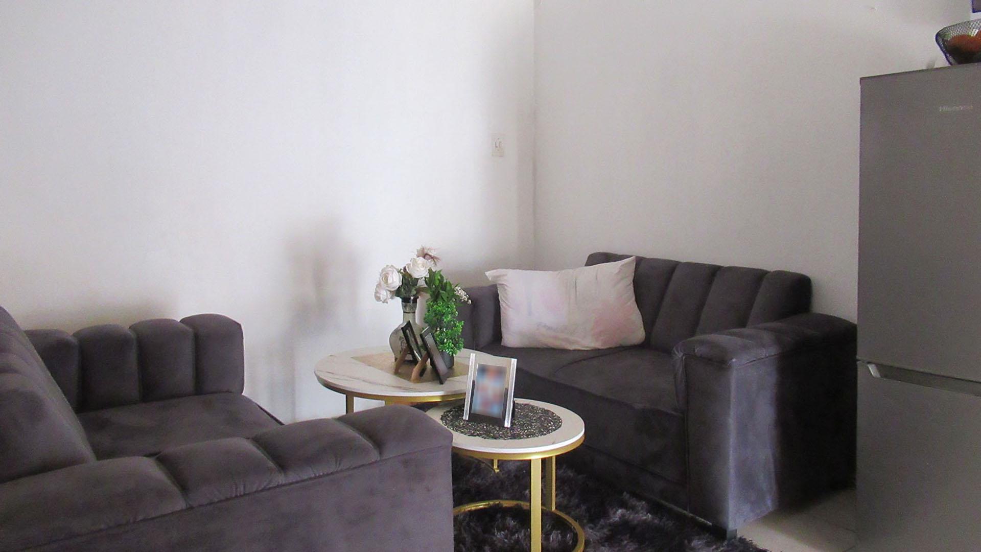 Lounges - 10 square meters of property in Hamberg