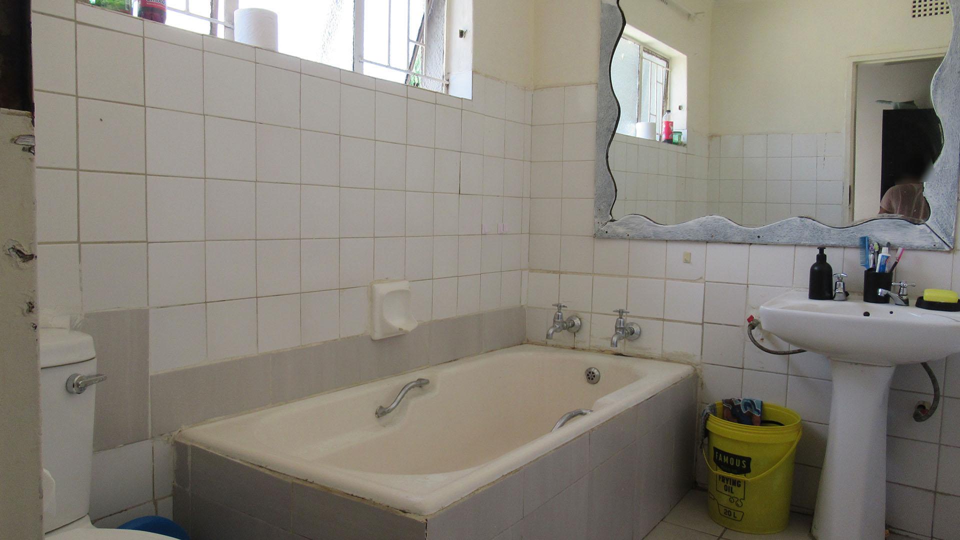 Main Bathroom - 5 square meters of property in Hamberg