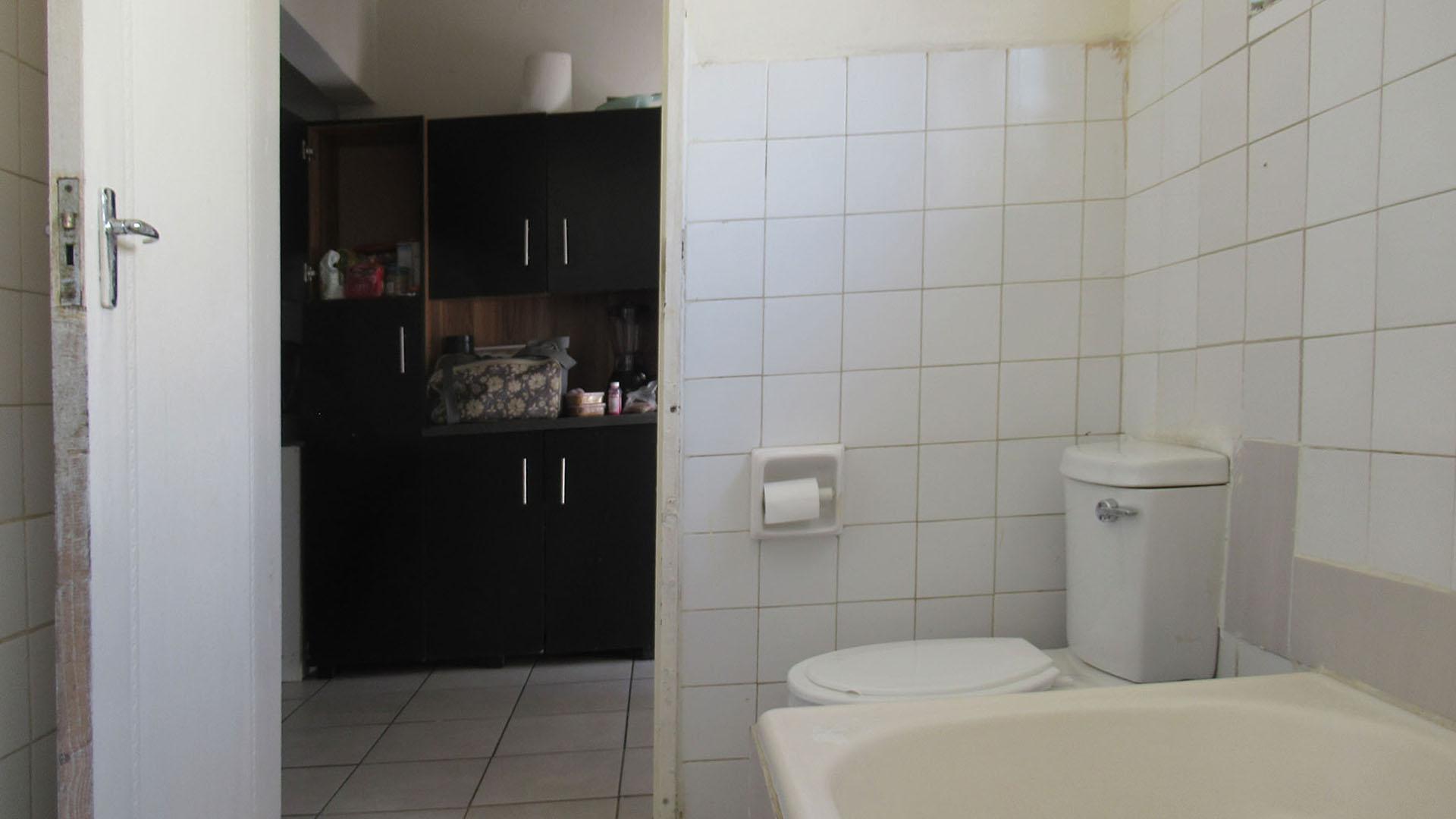 Main Bathroom - 5 square meters of property in Hamberg