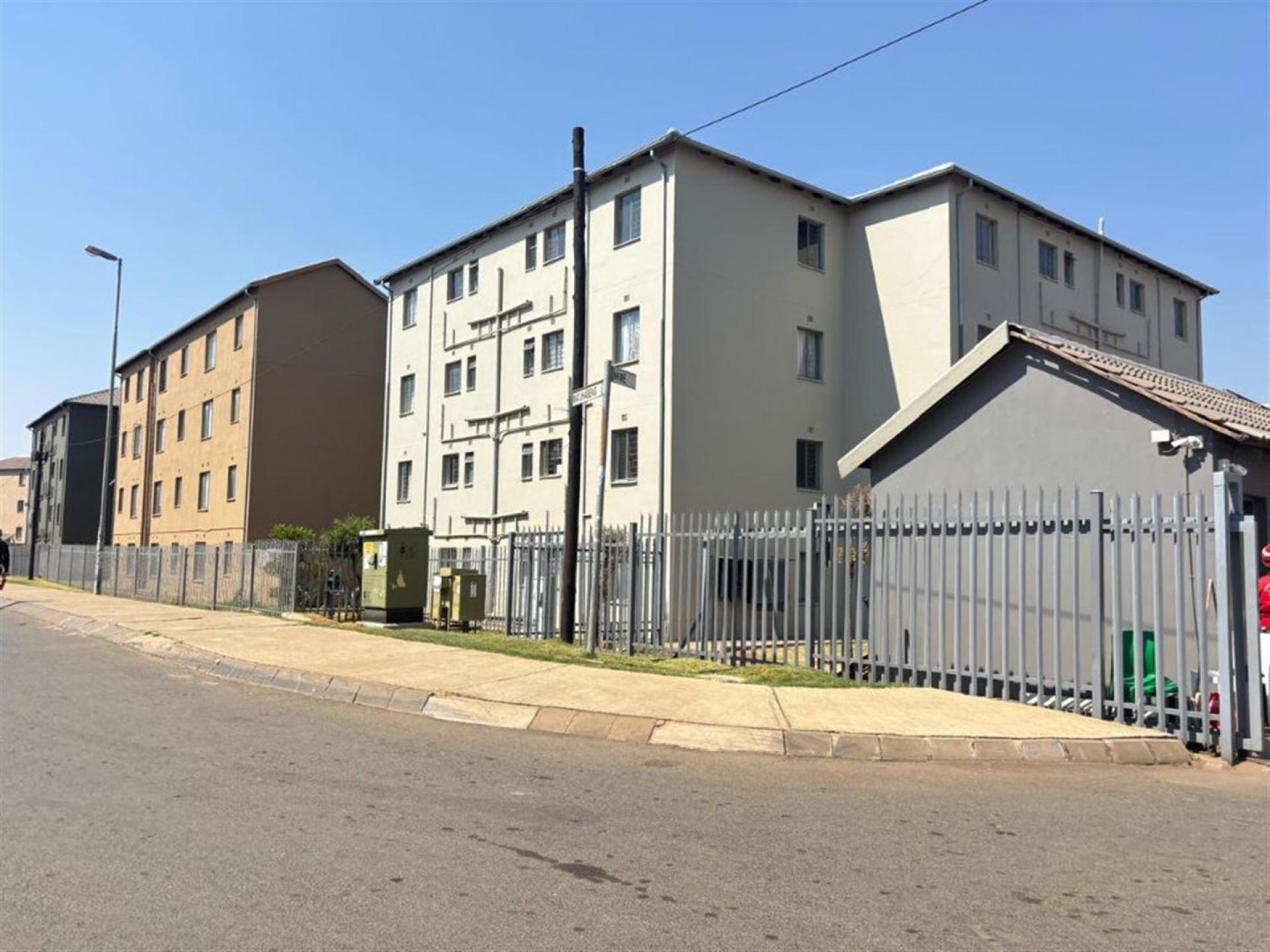 Front View of property in Jabulani