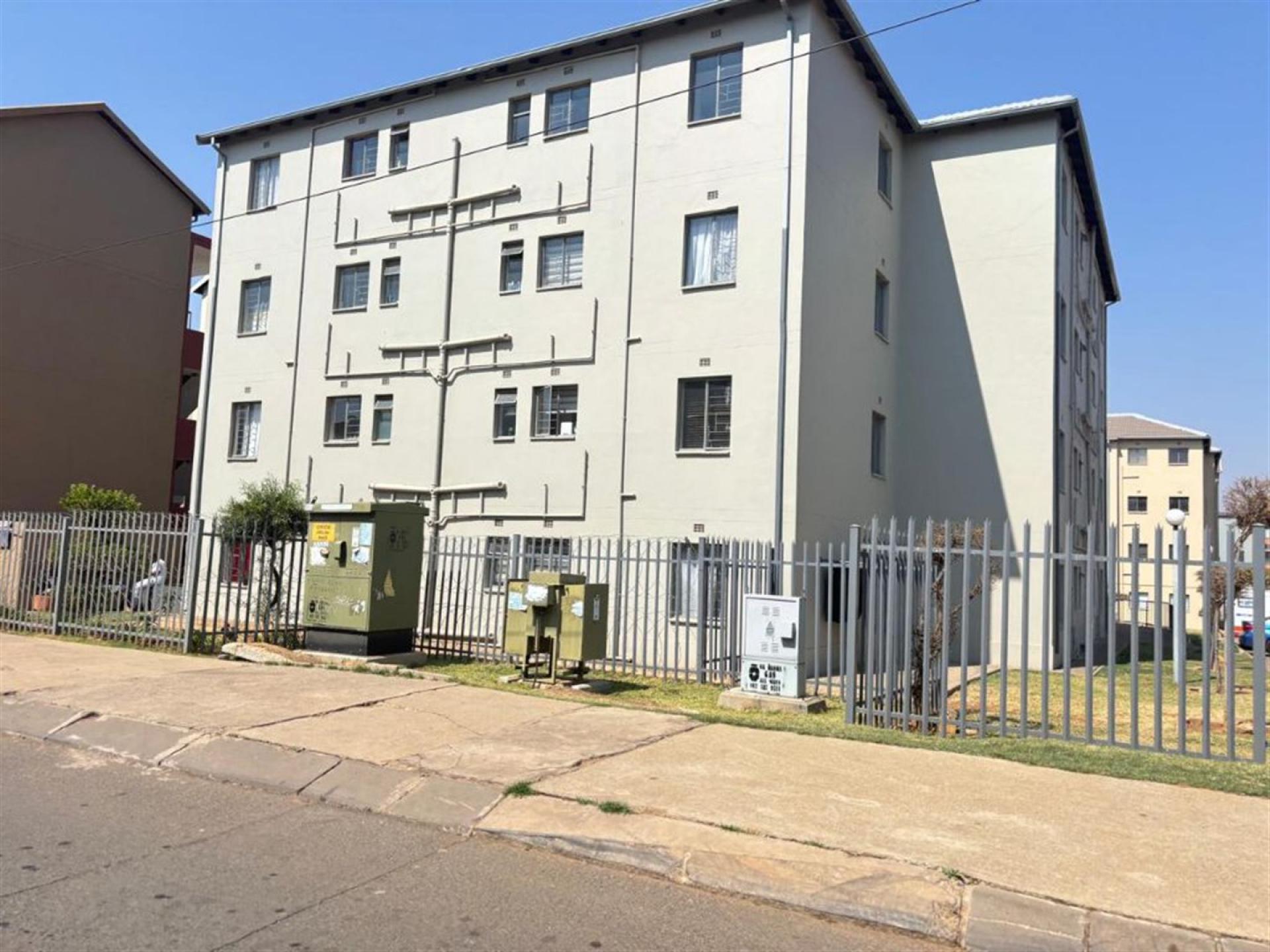Front View of property in Jabulani