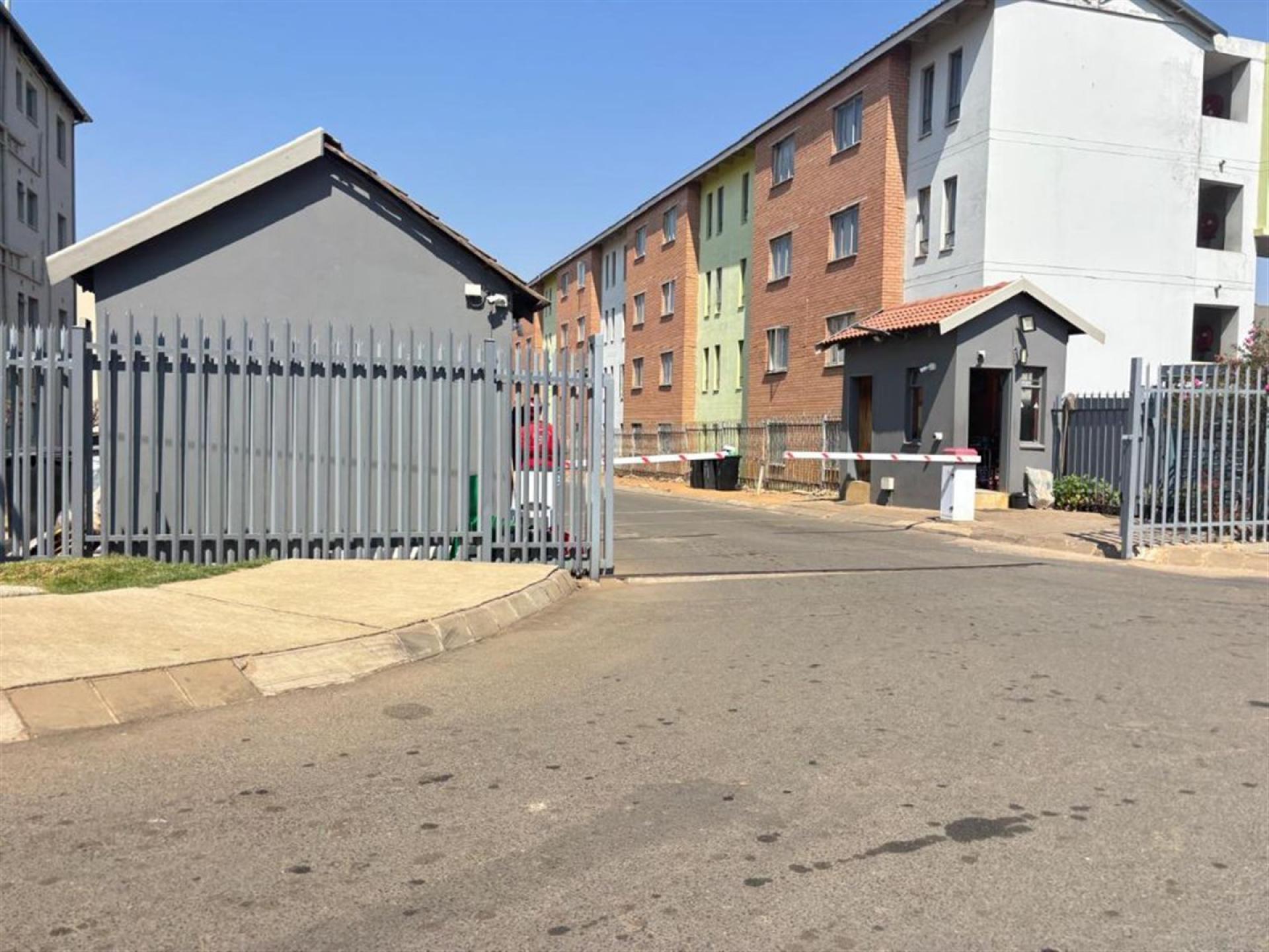 Front View of property in Jabulani