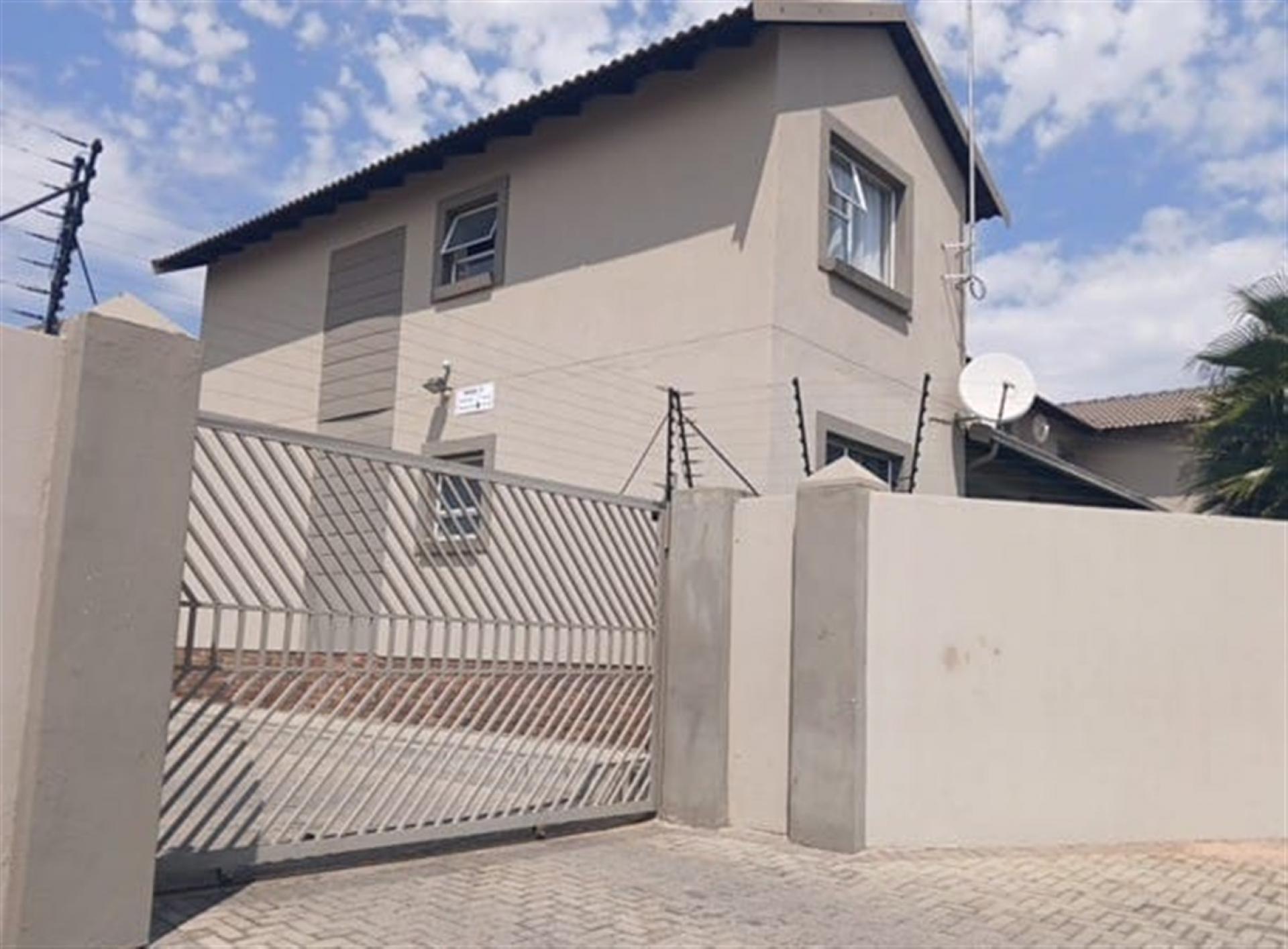 Front View of property in Ivy Park
