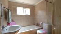Bathroom 2 - 6 square meters of property in Sunnyridge