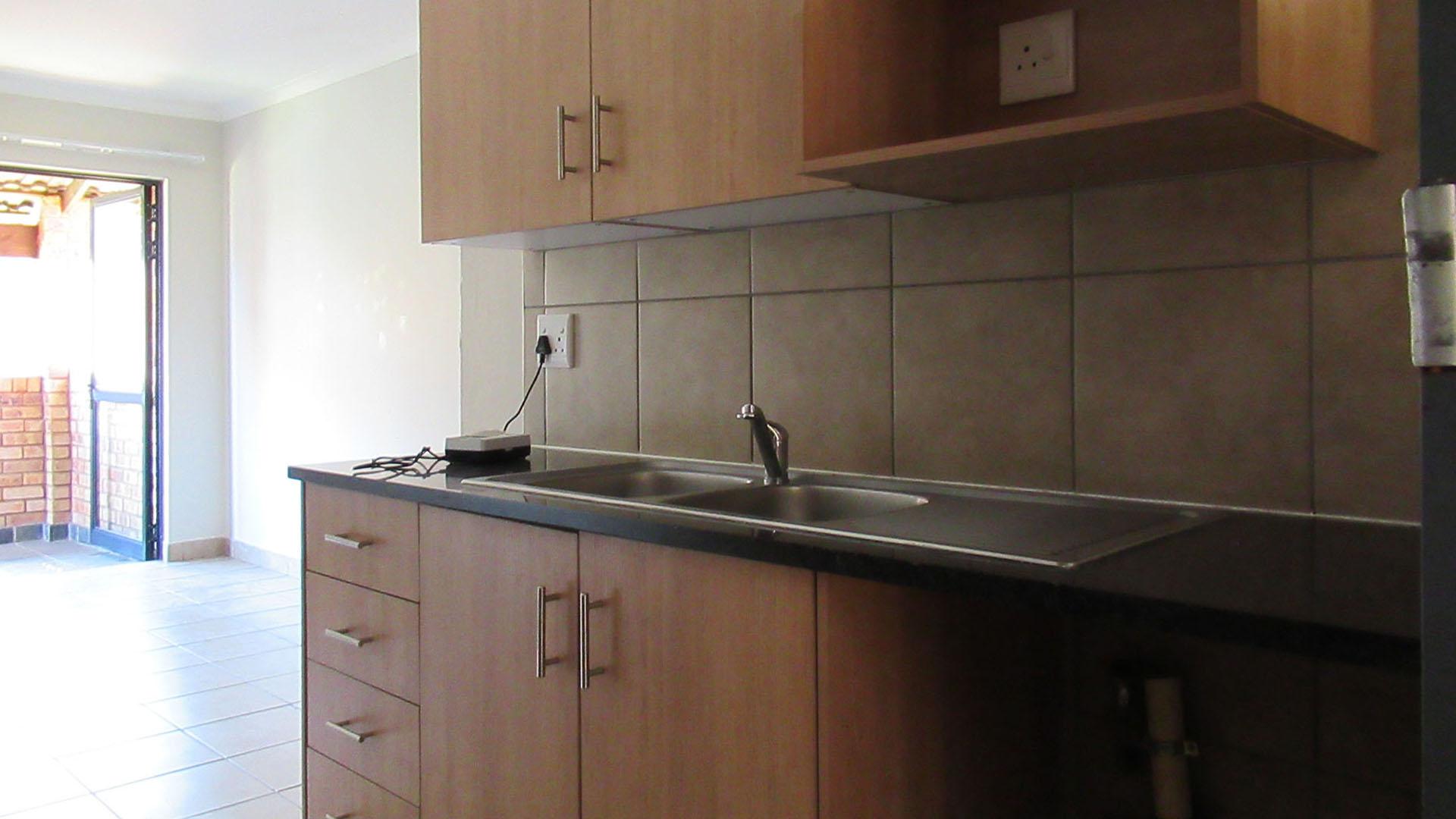 Kitchen - 7 square meters of property in Olifantsvlei 327-Iq