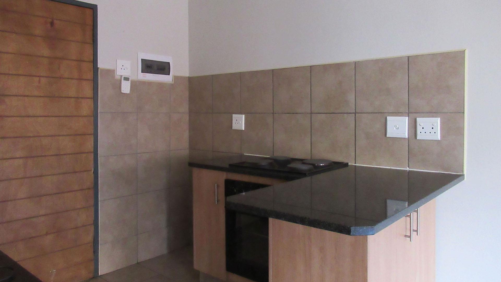 Kitchen - 7 square meters of property in Alveda