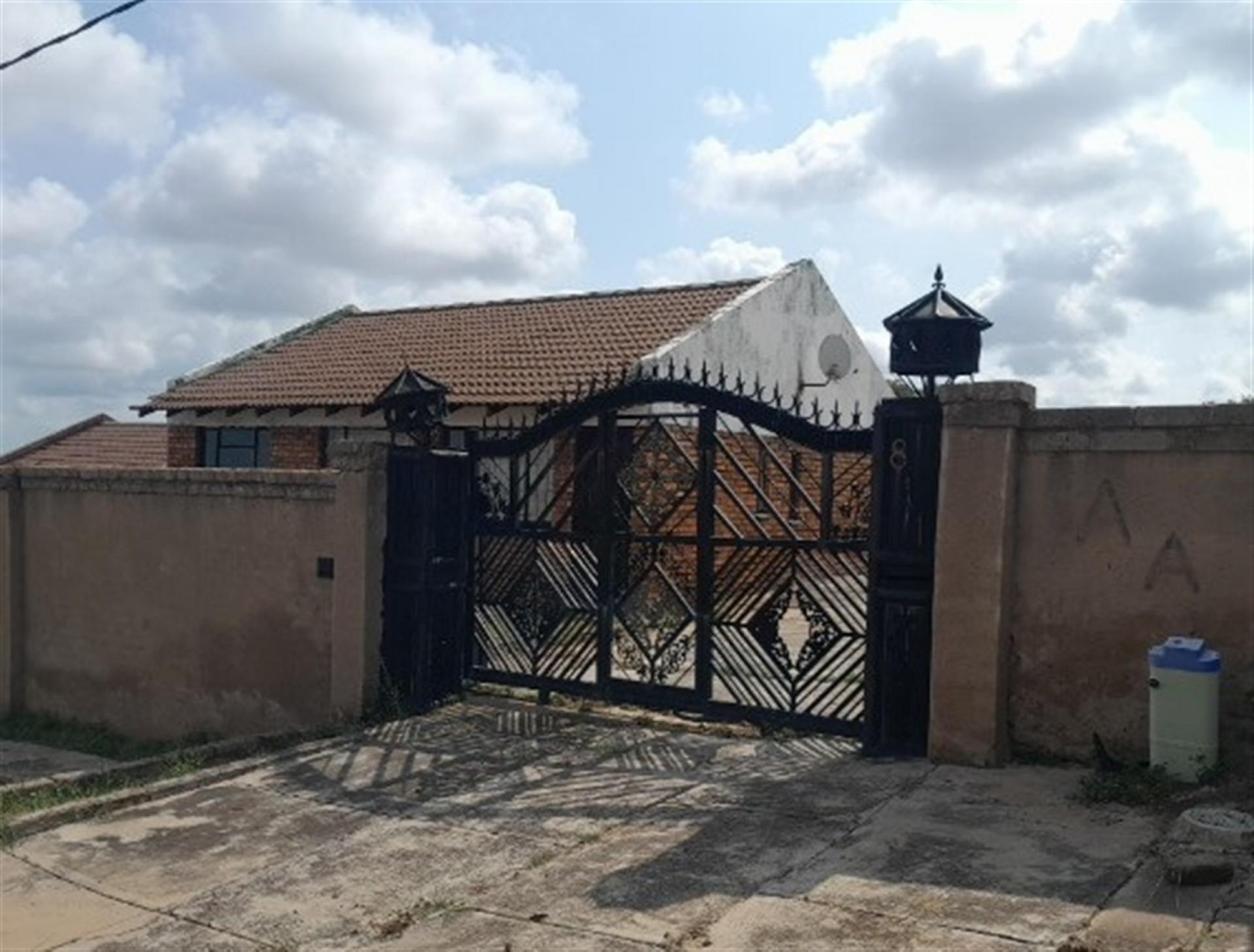 Front View of property in Soshanguve