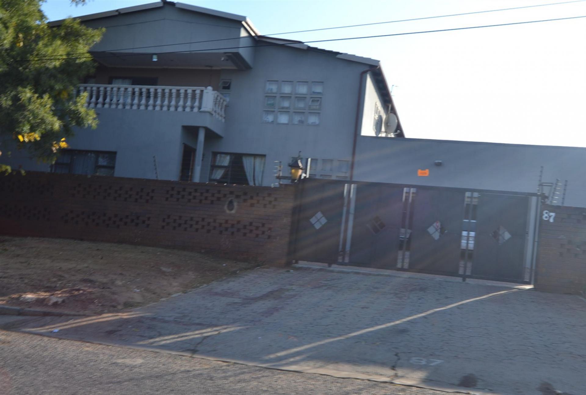Front View of property in Florida Glen