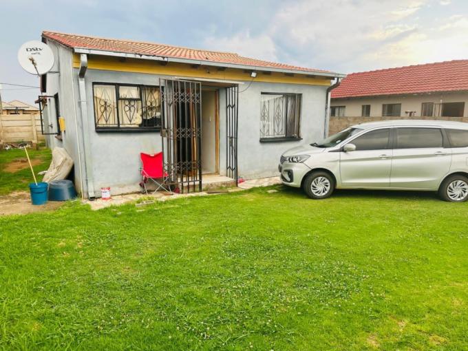 2 Bedroom House for Sale For Sale in Germiston - MR611428