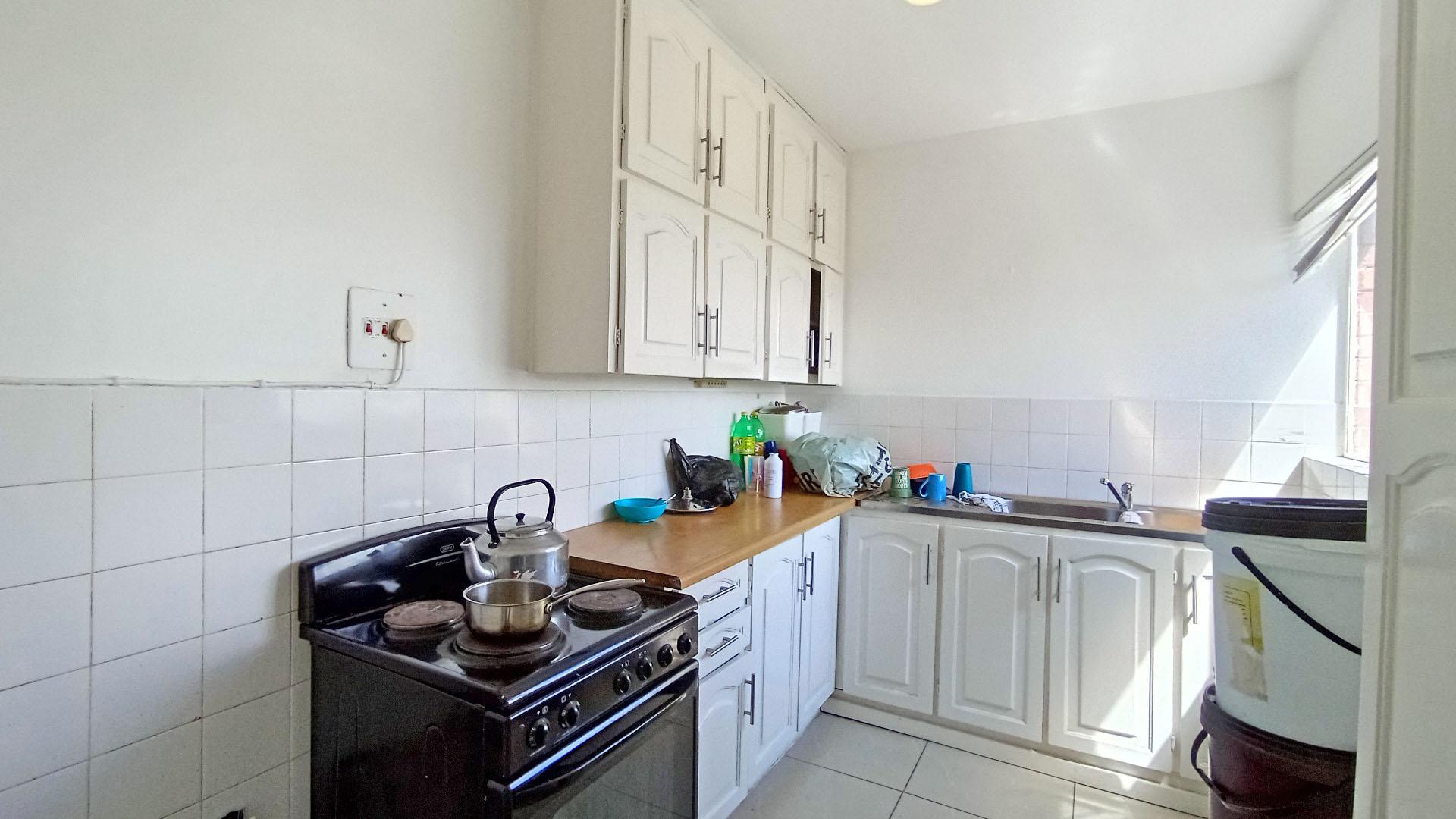 Kitchen - 9 square meters of property in Pinetown 
