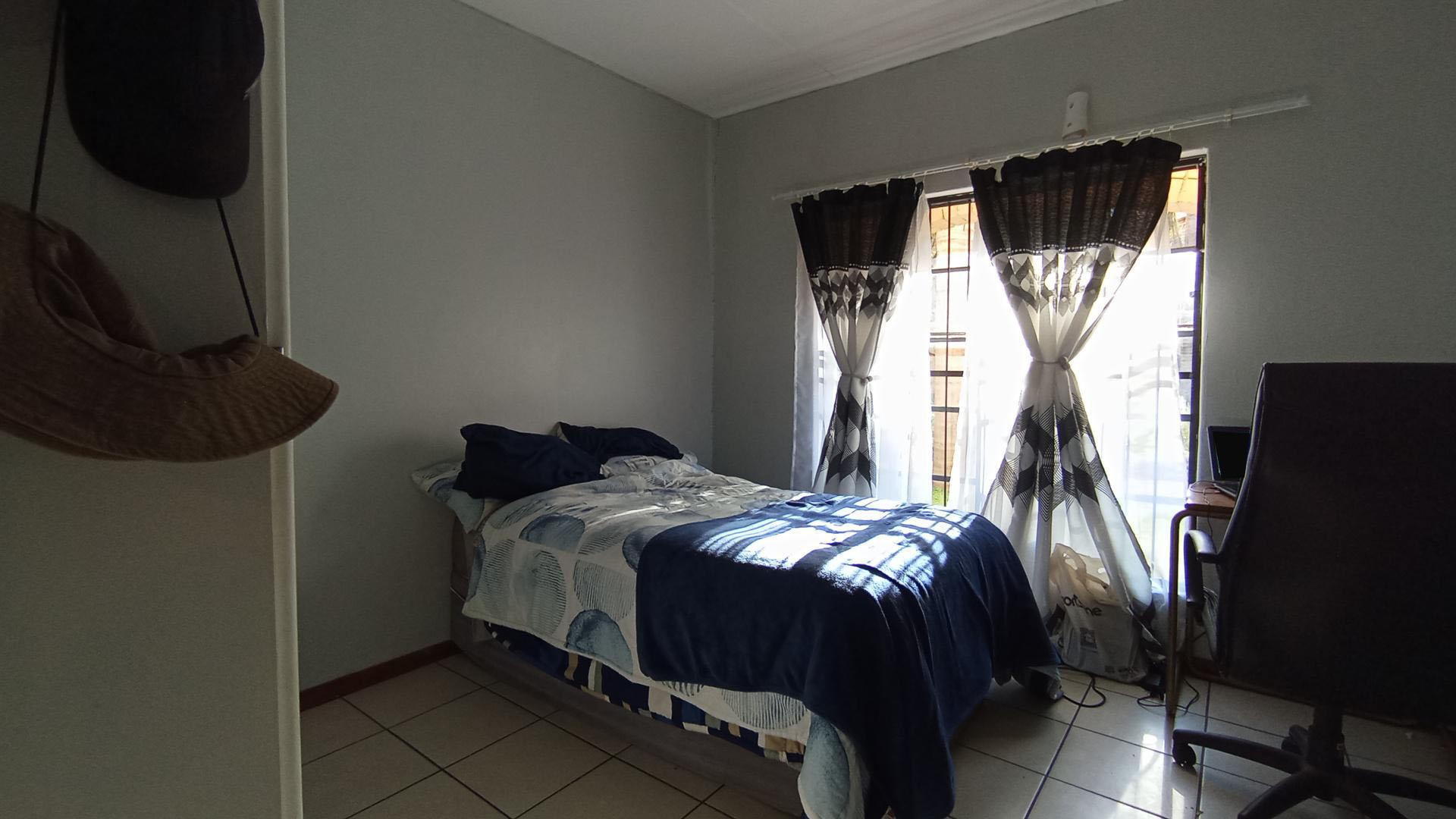Bed Room 2 - 14 square meters of property in Hillcrest
