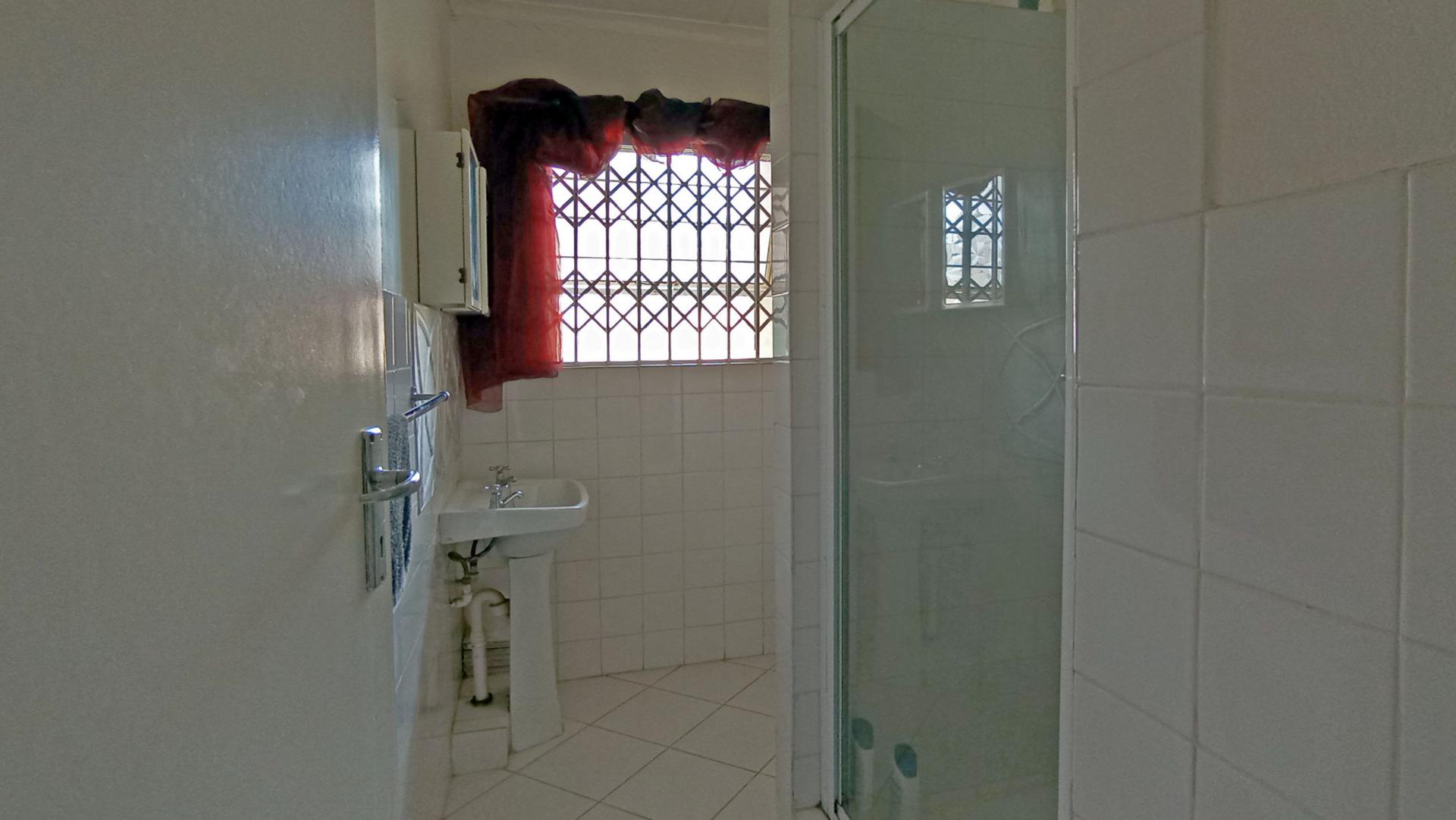 Bathroom 1 - 6 square meters of property in Sandown