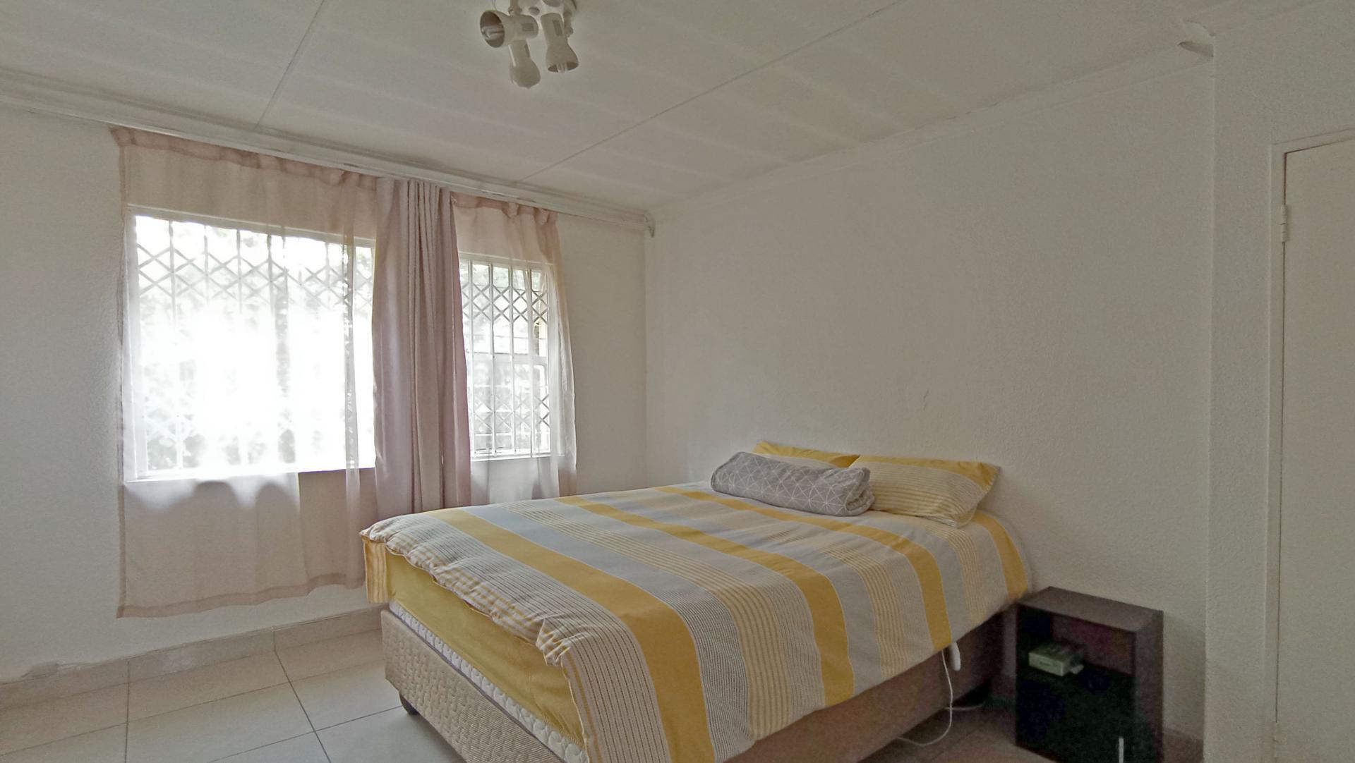 Main Bedroom - 16 square meters of property in Sandown