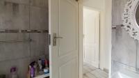 Bathroom 1 - 4 square meters of property in Die Hoewes