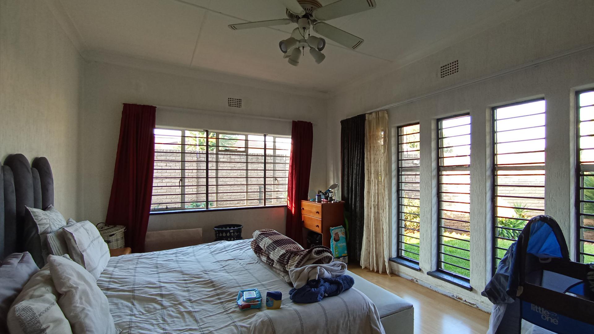 Bed Room 1 - 22 square meters of property in Crosby