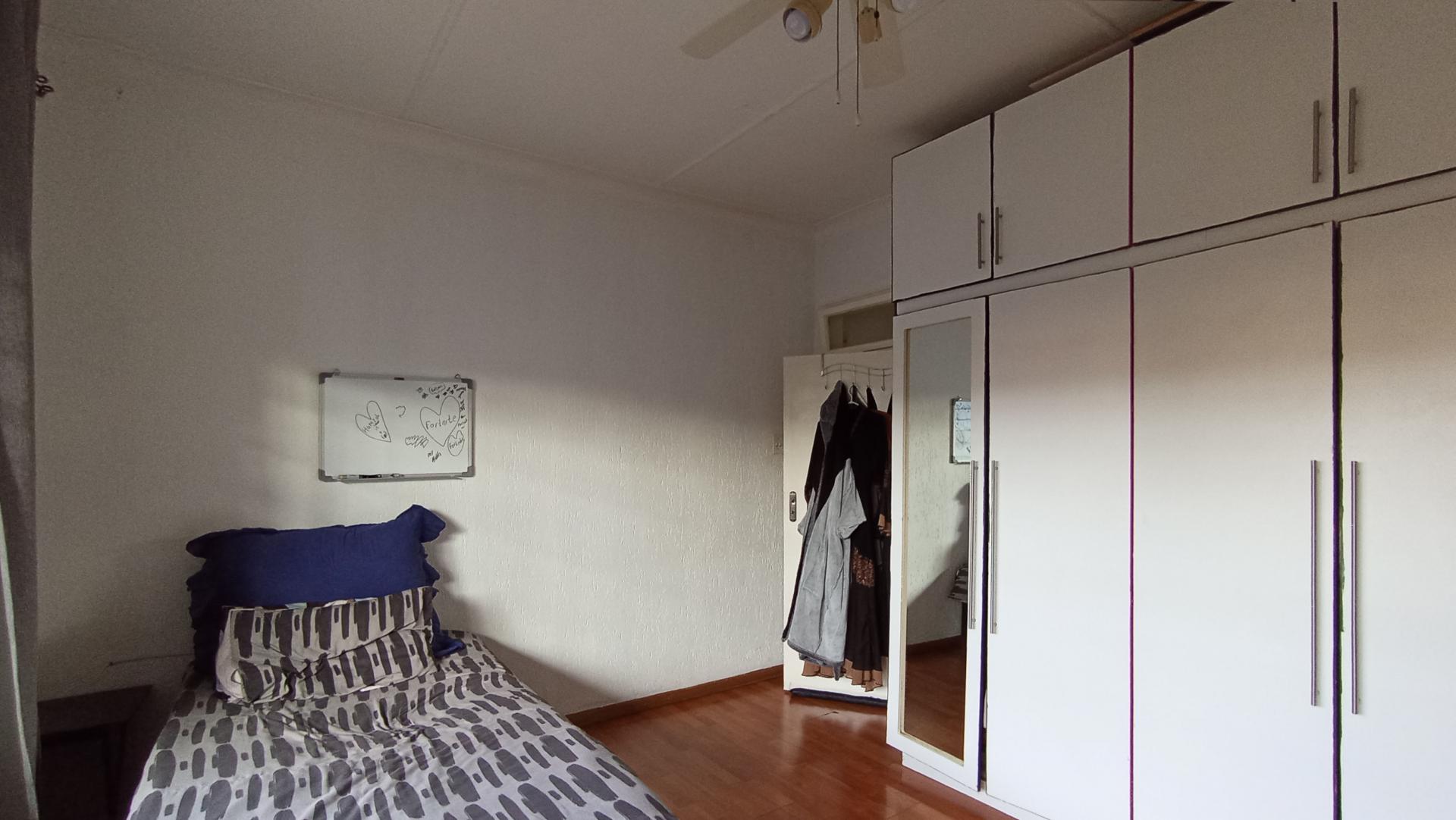 Bed Room 2 - 16 square meters of property in Crosby