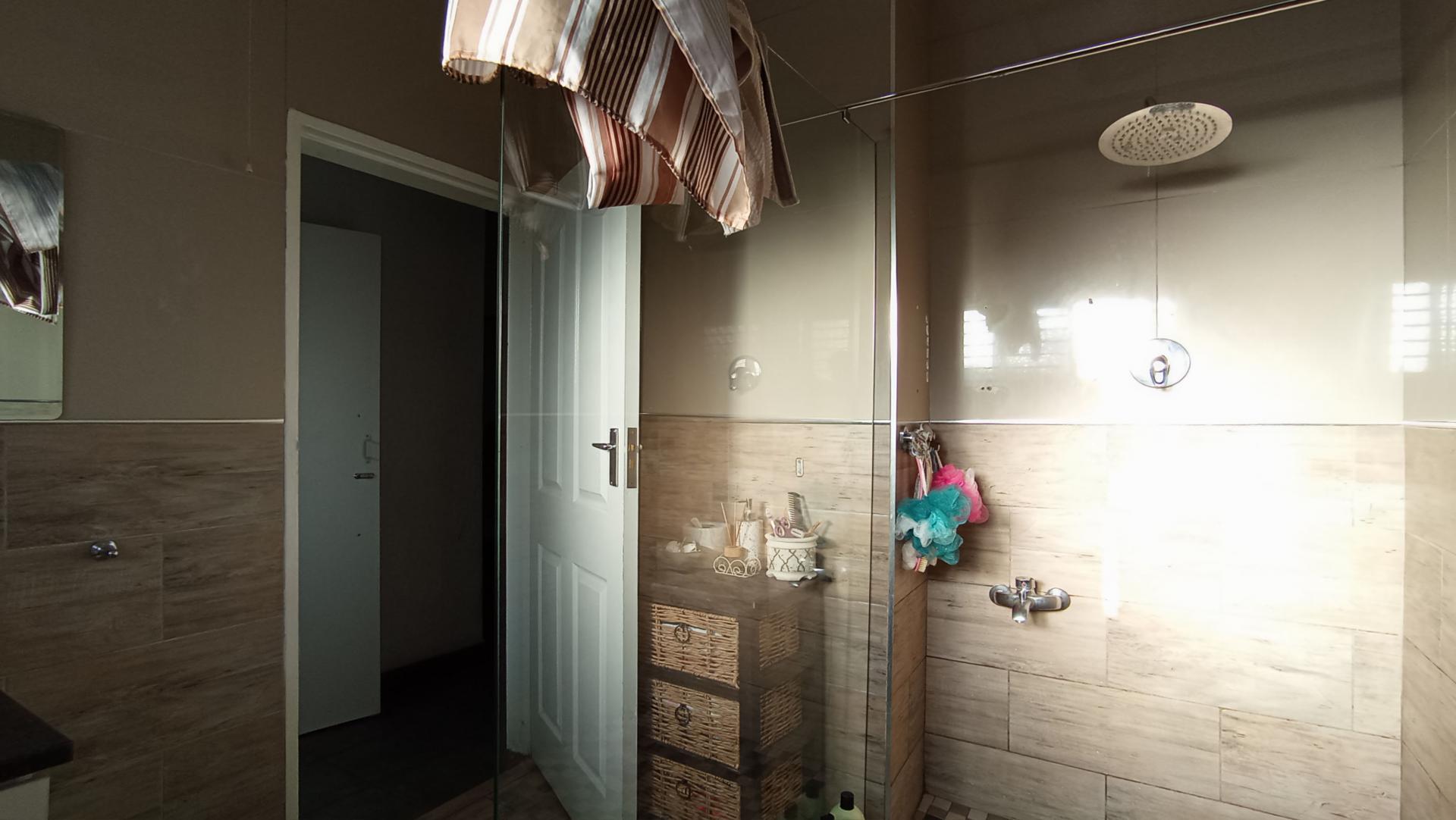 Bathroom 1 - 2 square meters of property in Crosby