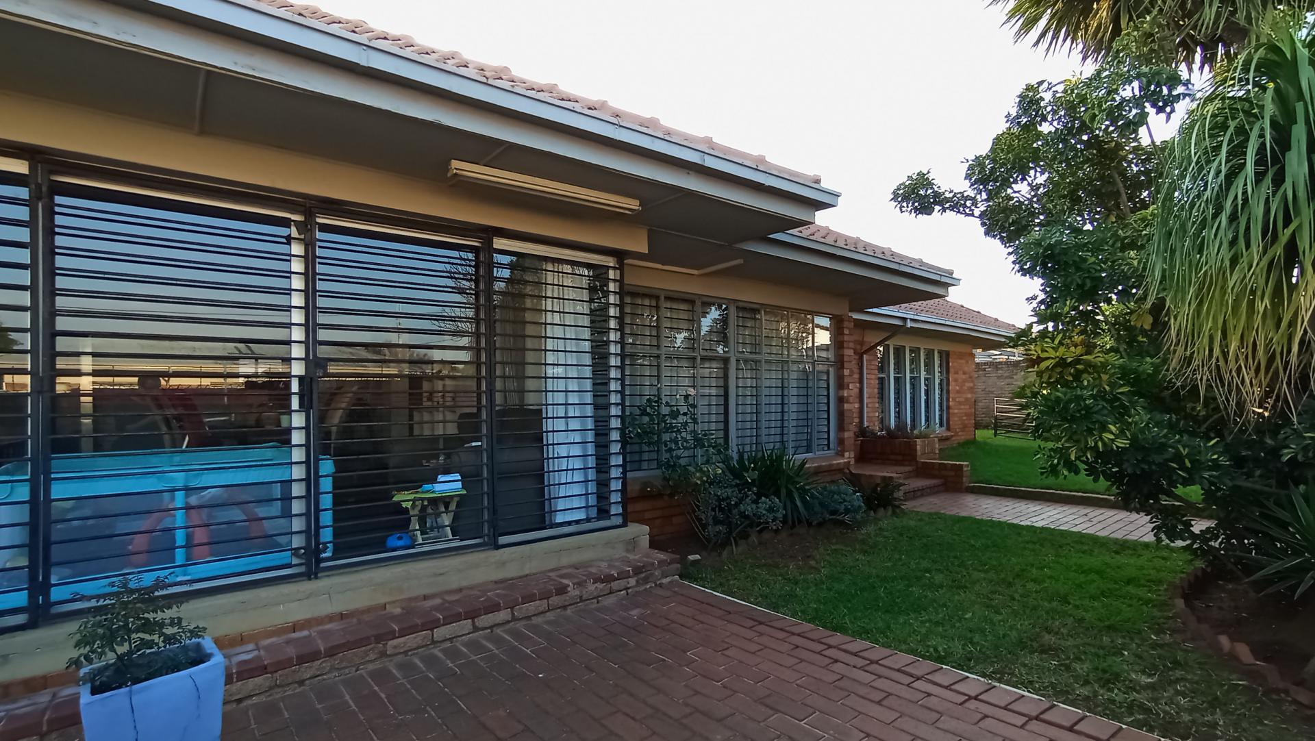 Front View of property in Crosby