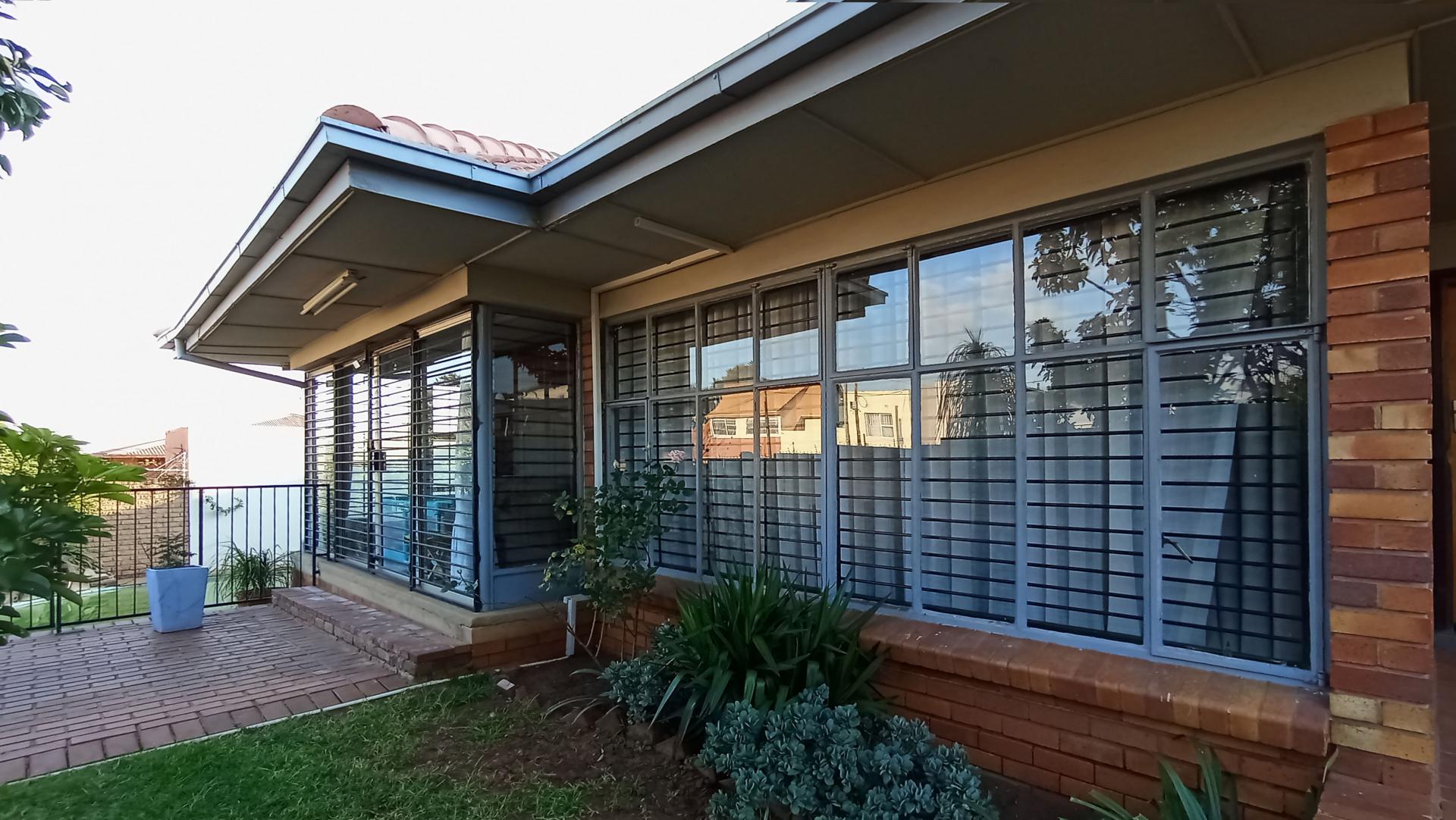 Front View of property in Crosby
