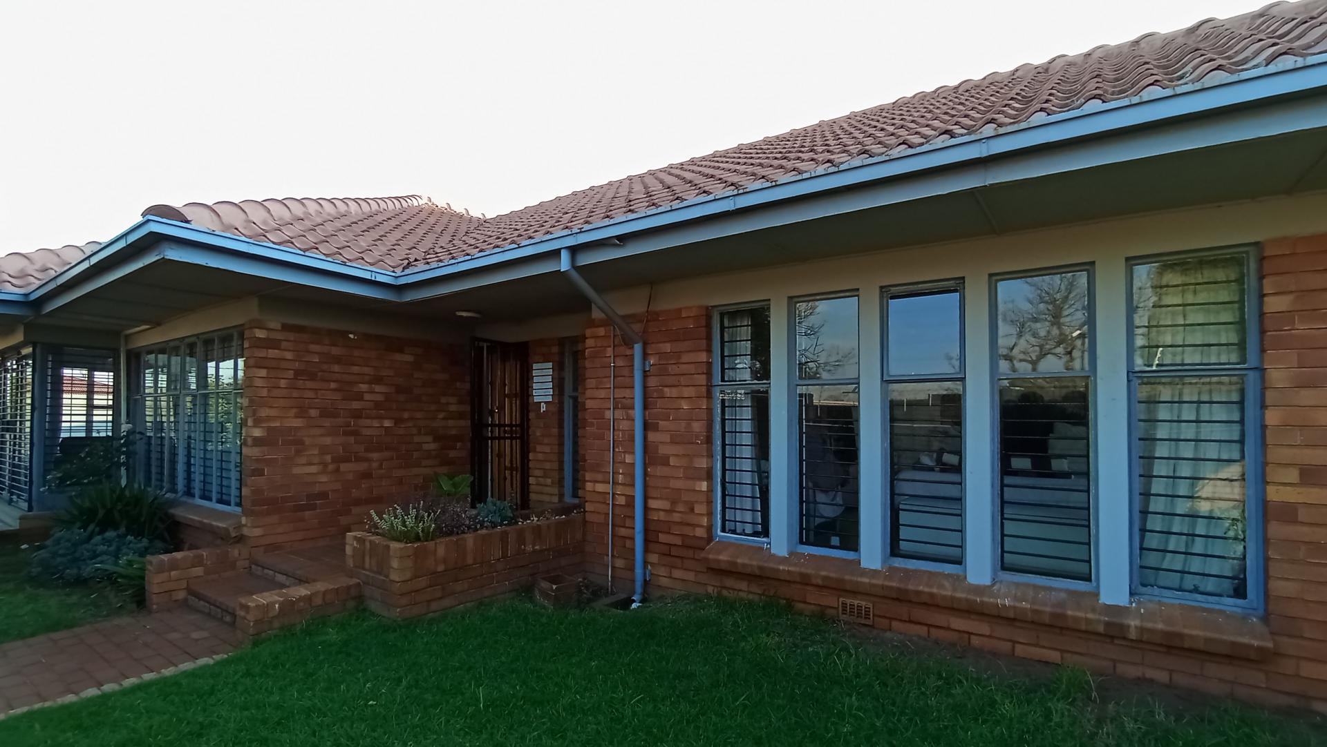 Front View of property in Crosby
